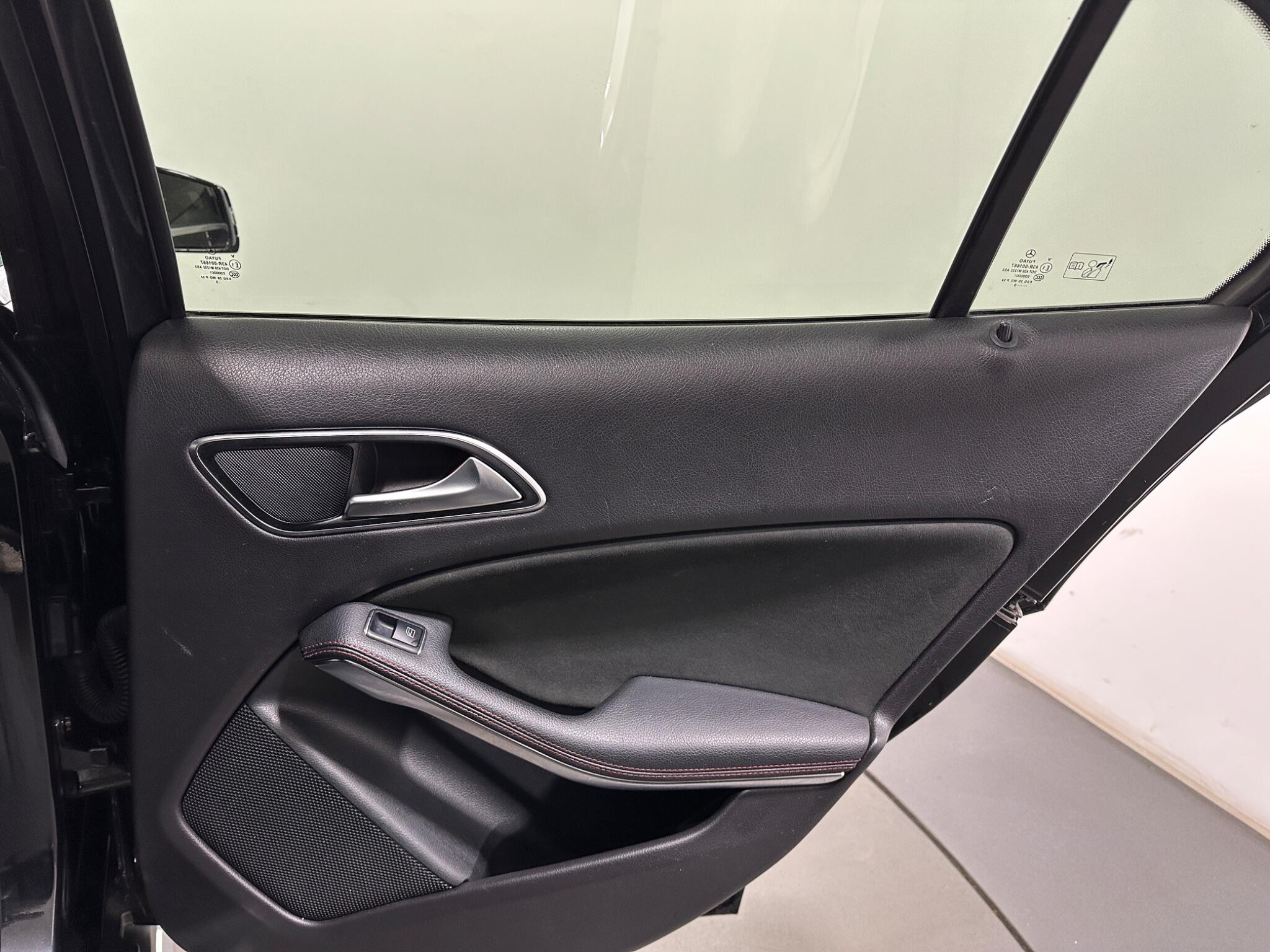 Mercedes-Benz Gla view 43