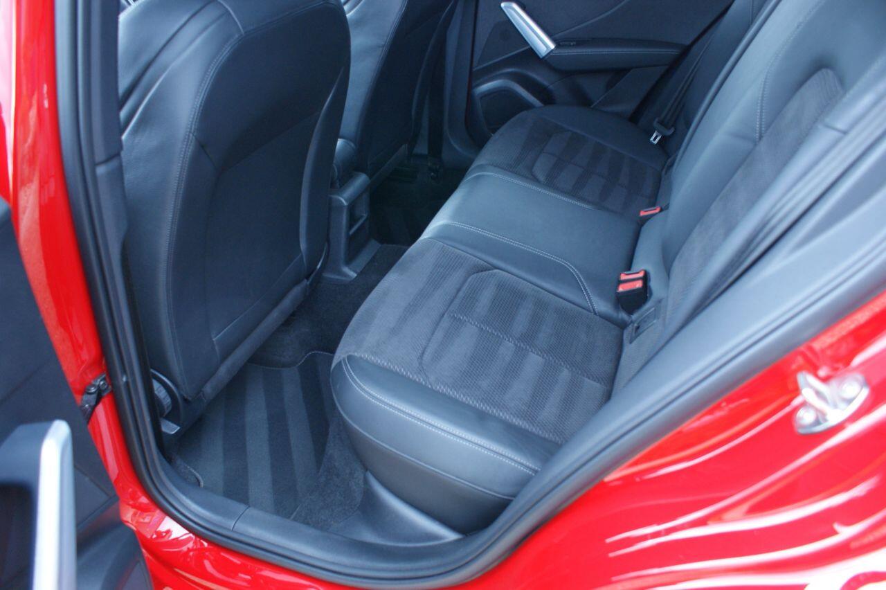 Audi SQ2 view 32