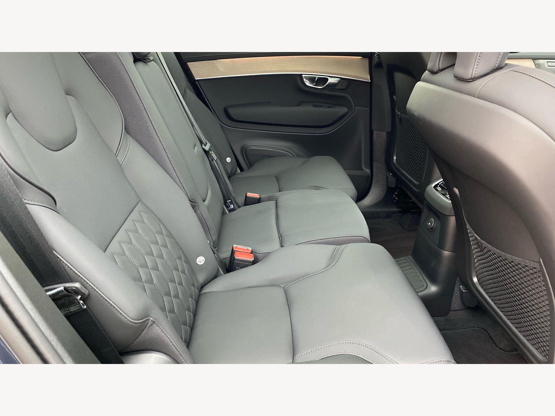 Volvo XC90 view 9
