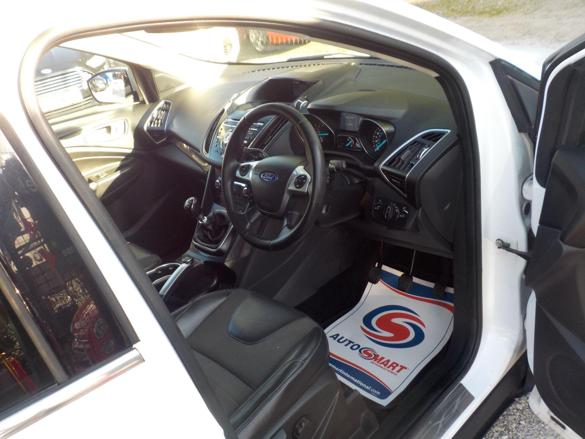 Ford Kuga 2.0 TDCi Titanium 2WD Euro 5 5dr