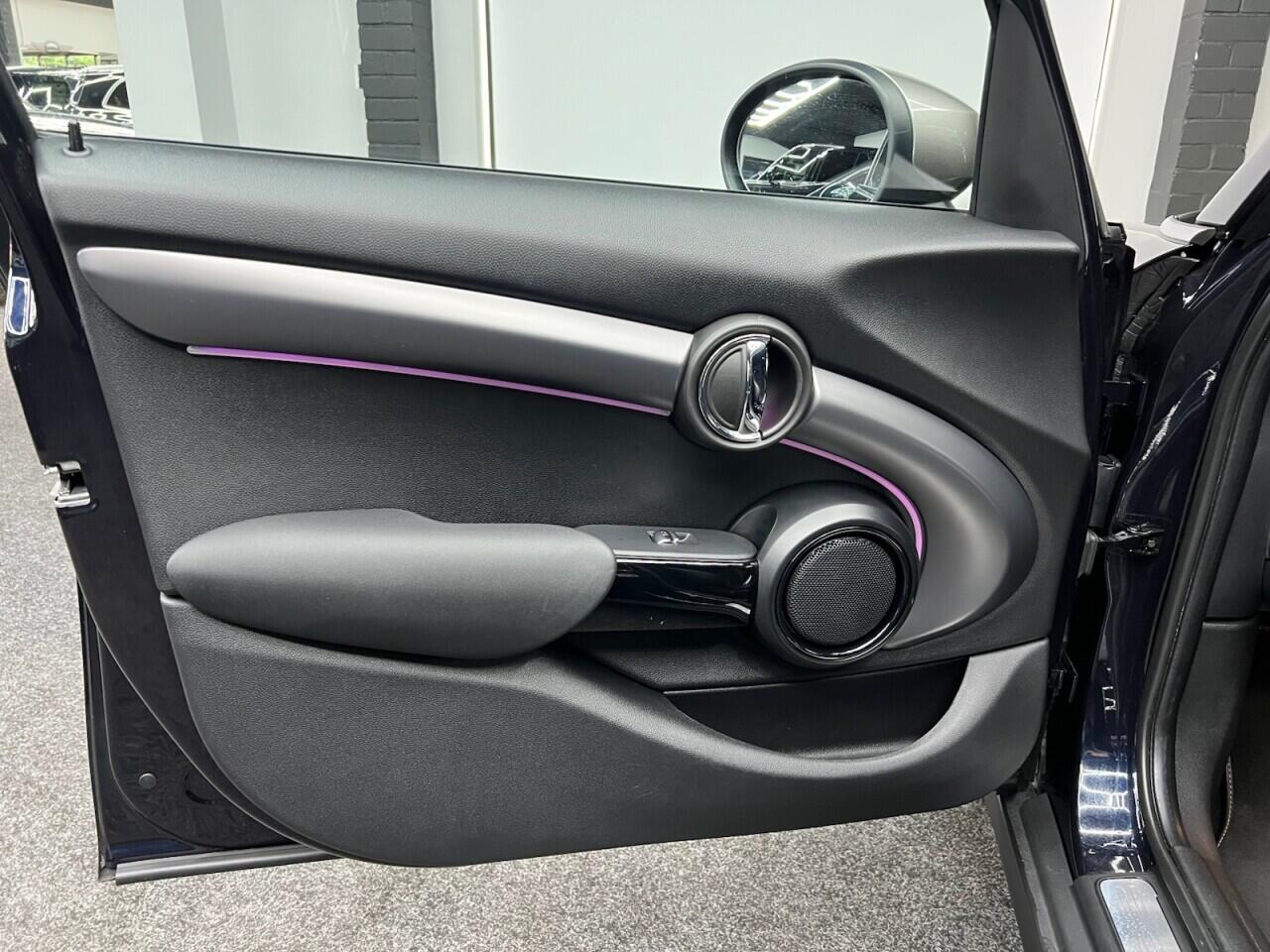 Mini Hatch view 27