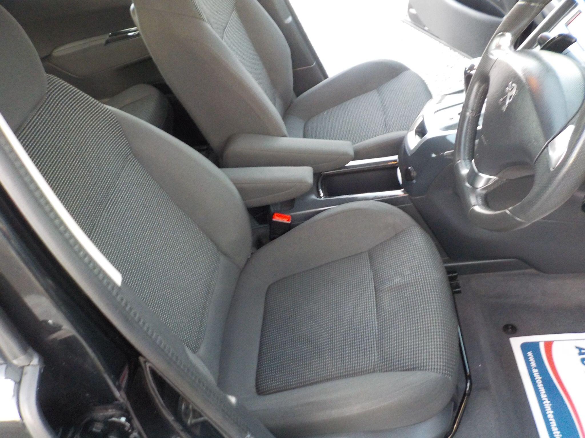 Peugeot 5008 1.6 e-HDi Active EGC Euro 5 (s/s) 5dr