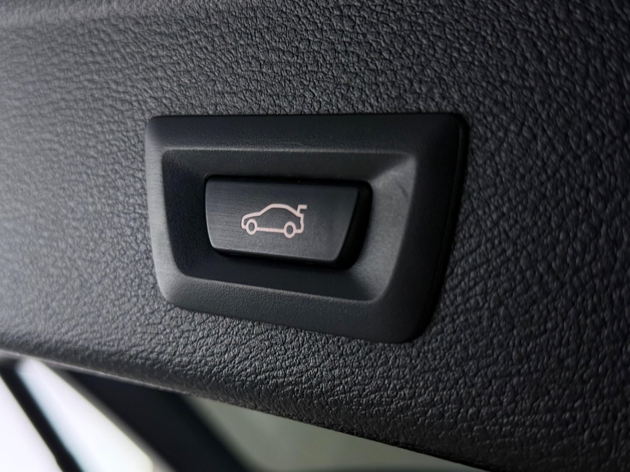 BMW X3 view 11