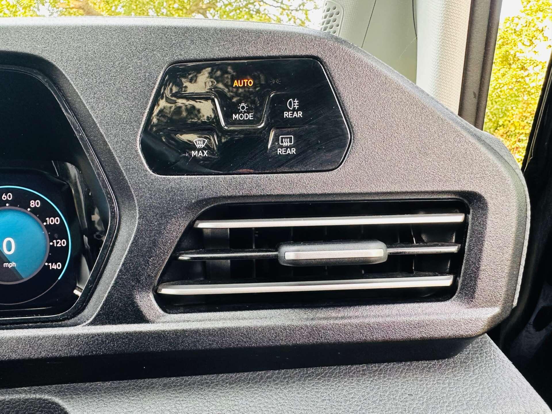 Volkswagen Caddy Maxi view 25