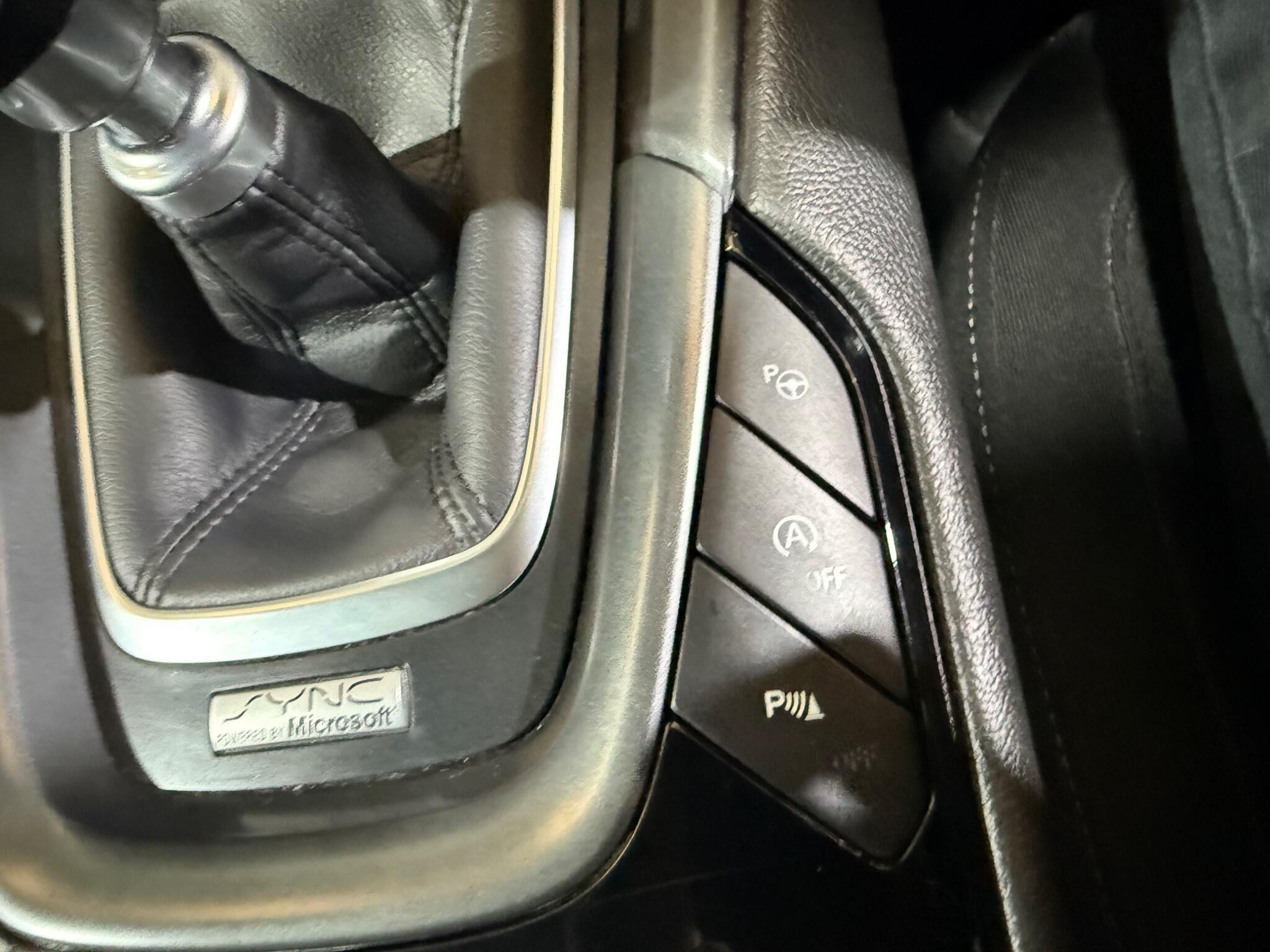 Ford Mondeo view 16