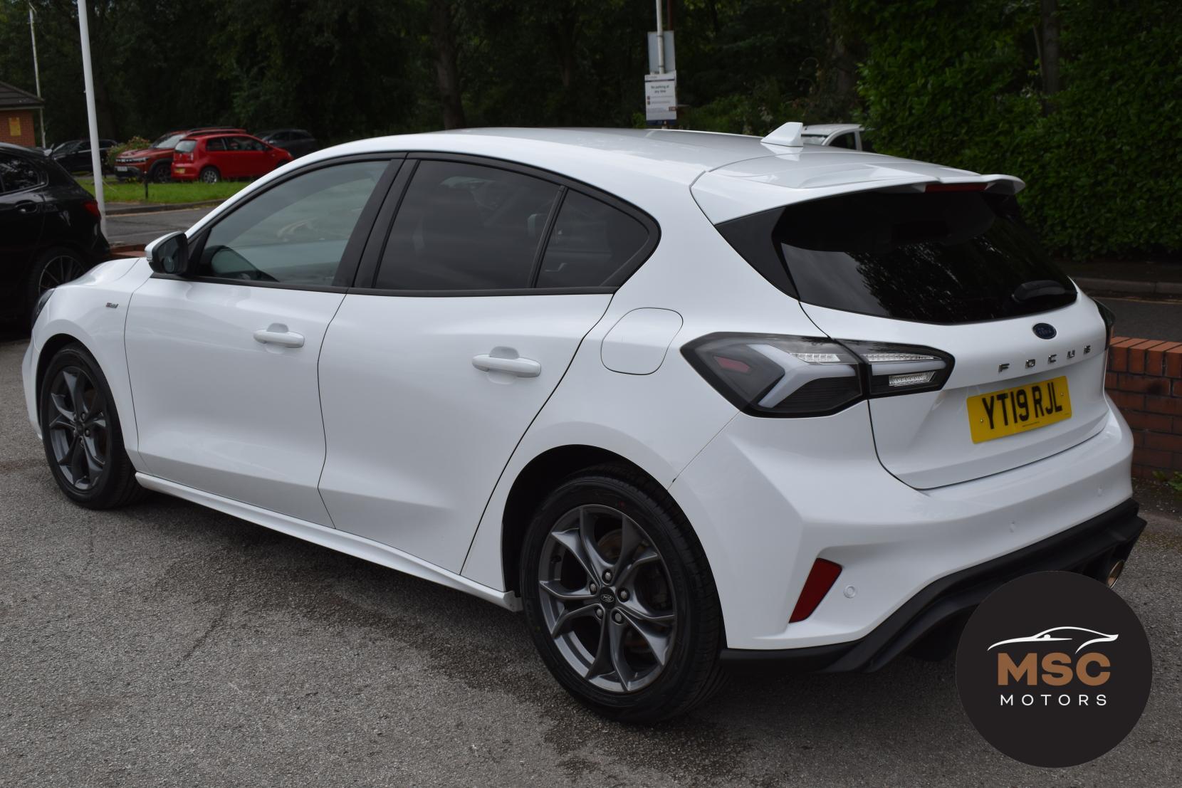 Ford Focus view 11
