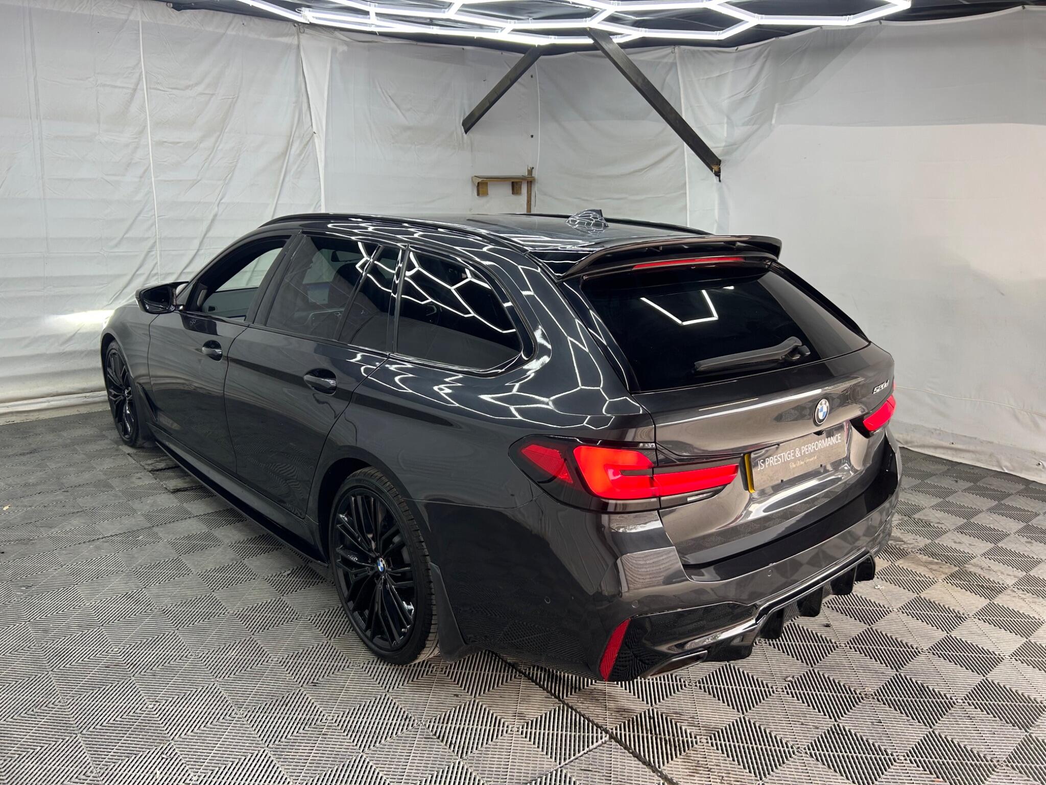 BMW 5 Series view 4