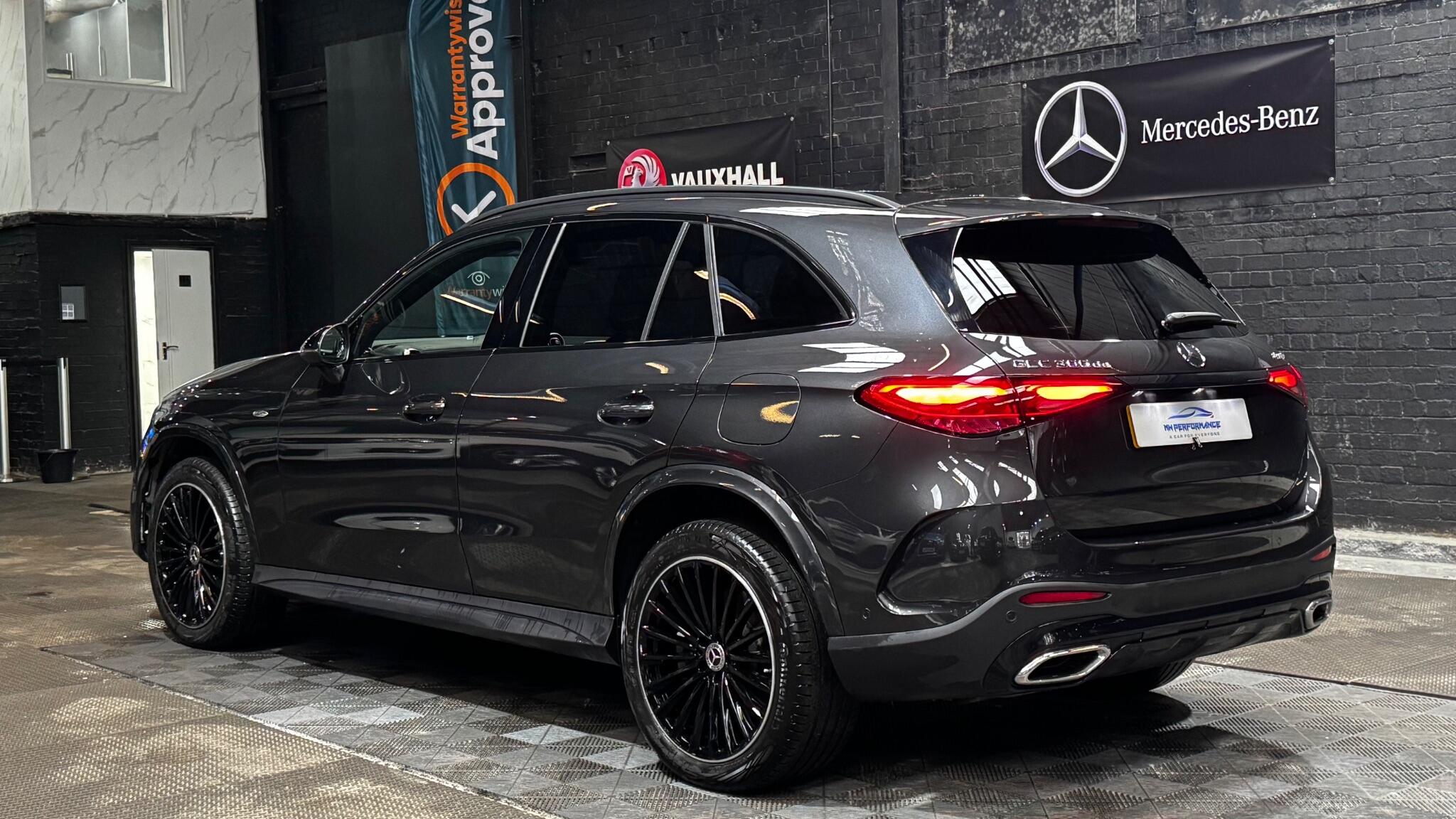 Mercedes-Benz GLC view 70