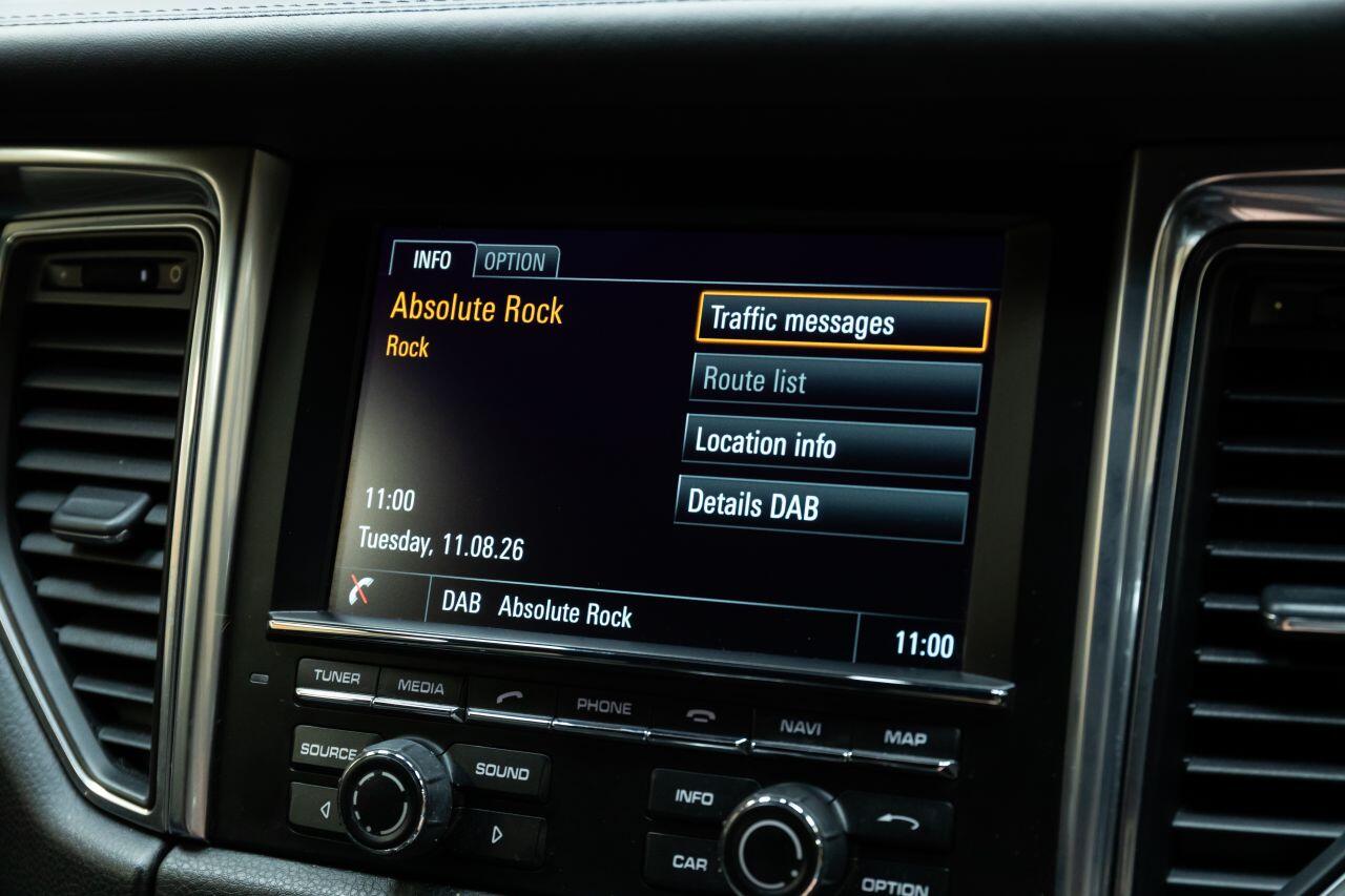Porsche Macan view 28