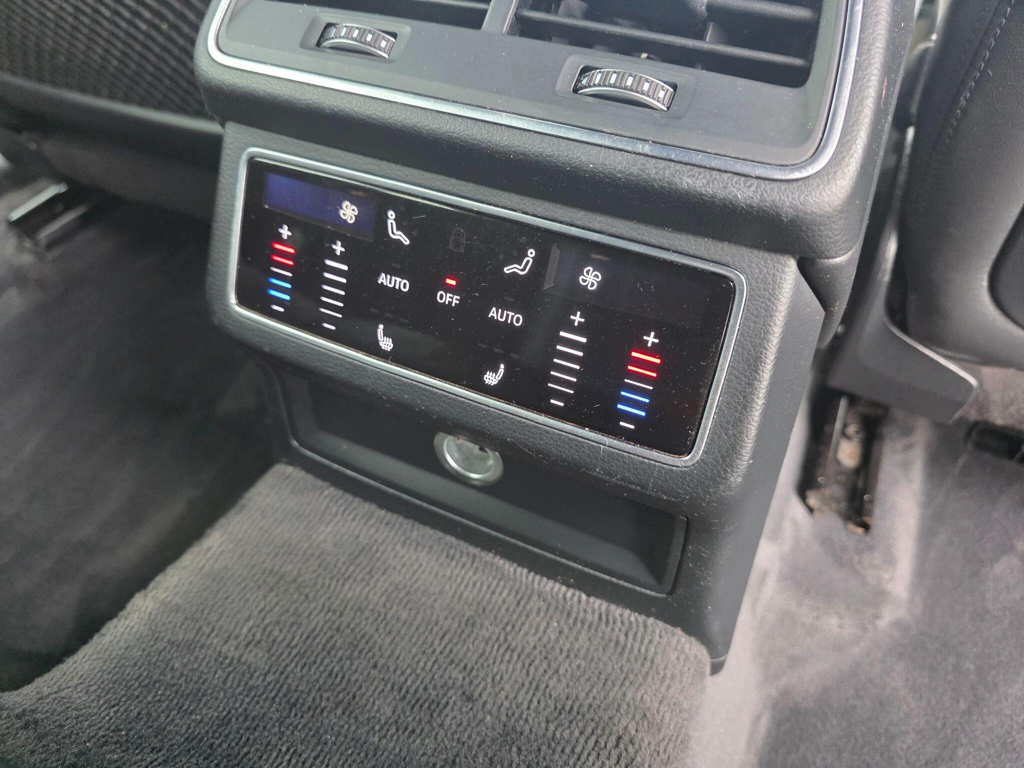 Audi A6 Avant view 12