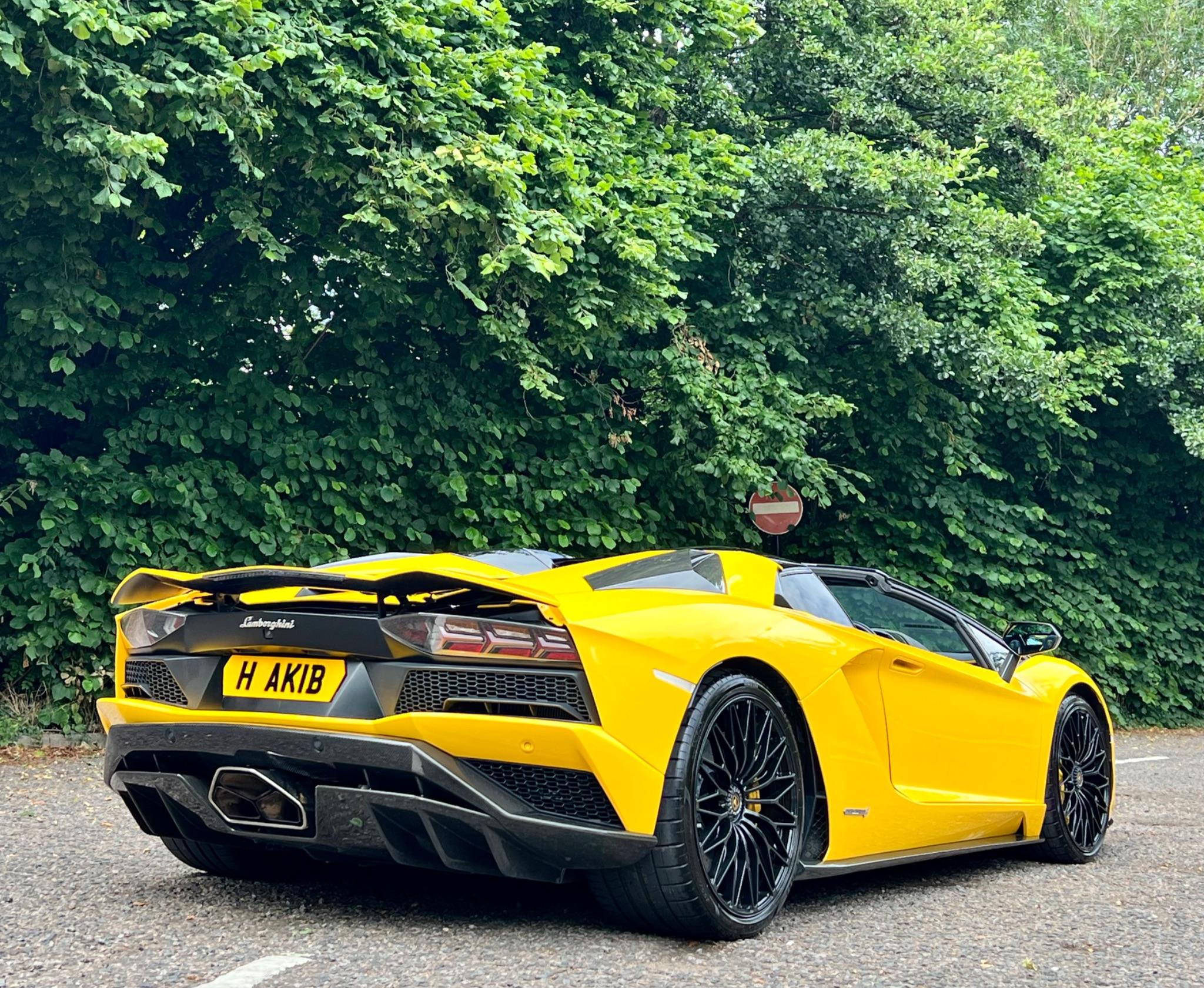 Lamborghini Aventador view 28
