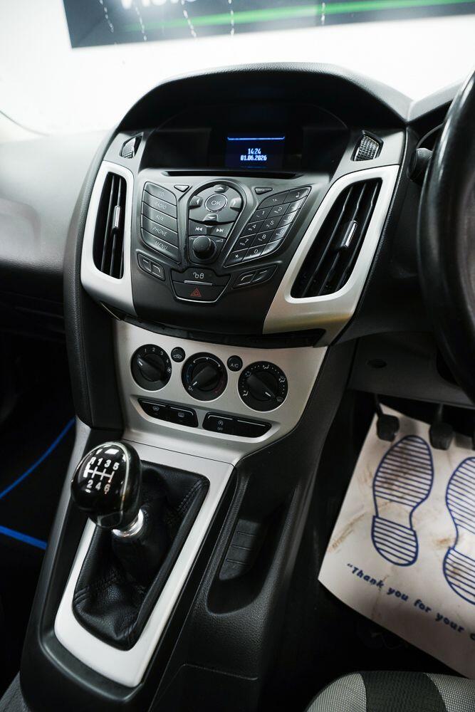 Ford Focus view 25