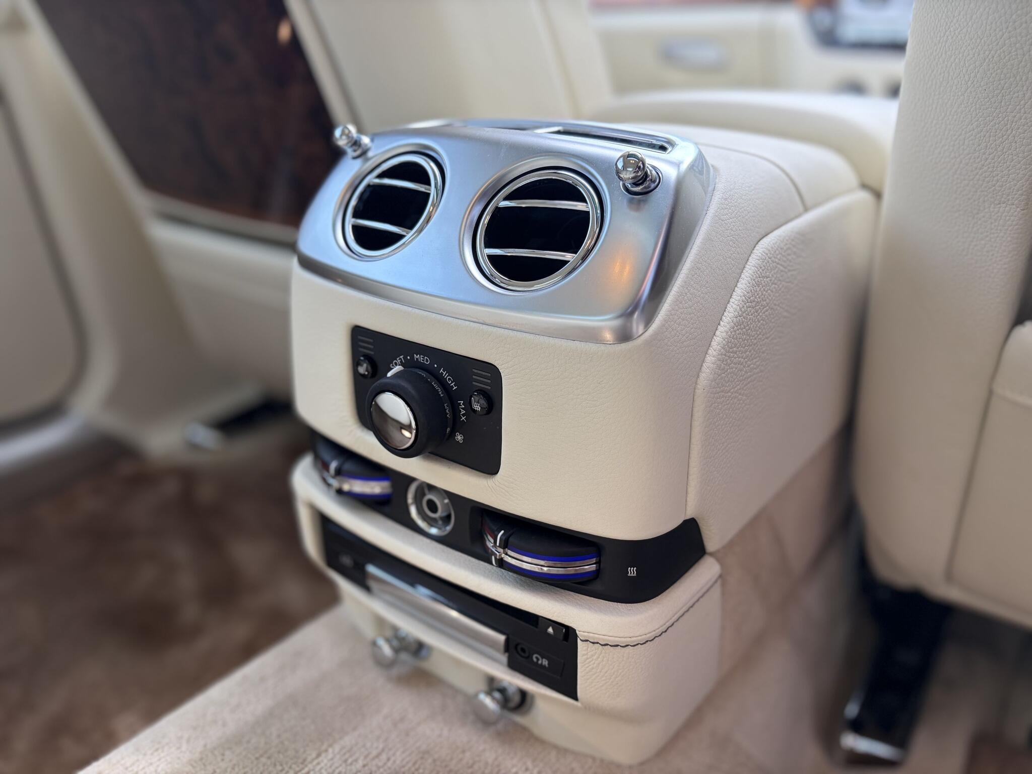 Rolls-Royce Ghost view 42