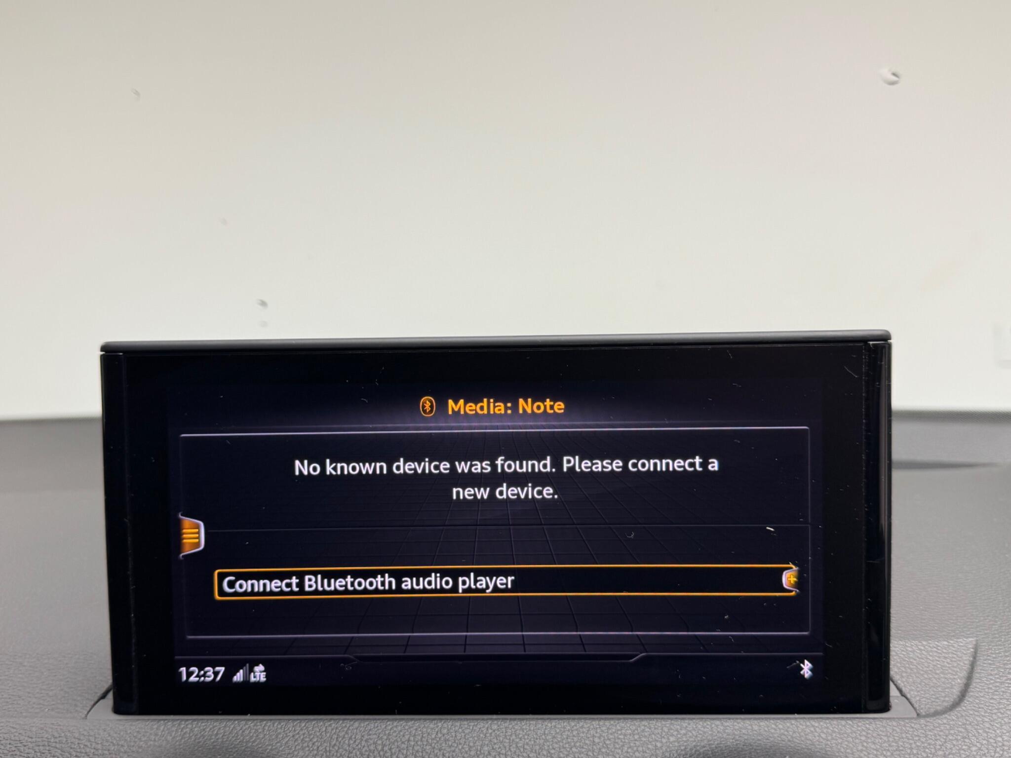 Audi Q2 view 18