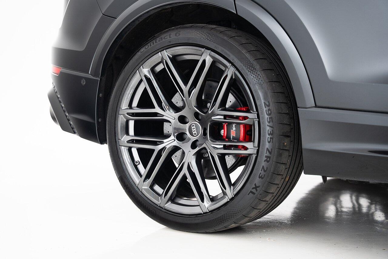 Audi RS Q8 view 25