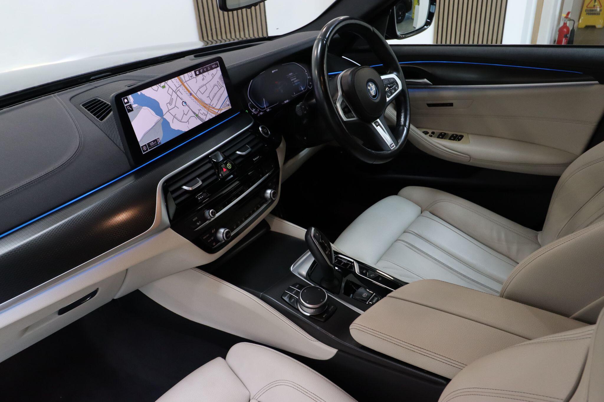 BMW 5 Series view 11