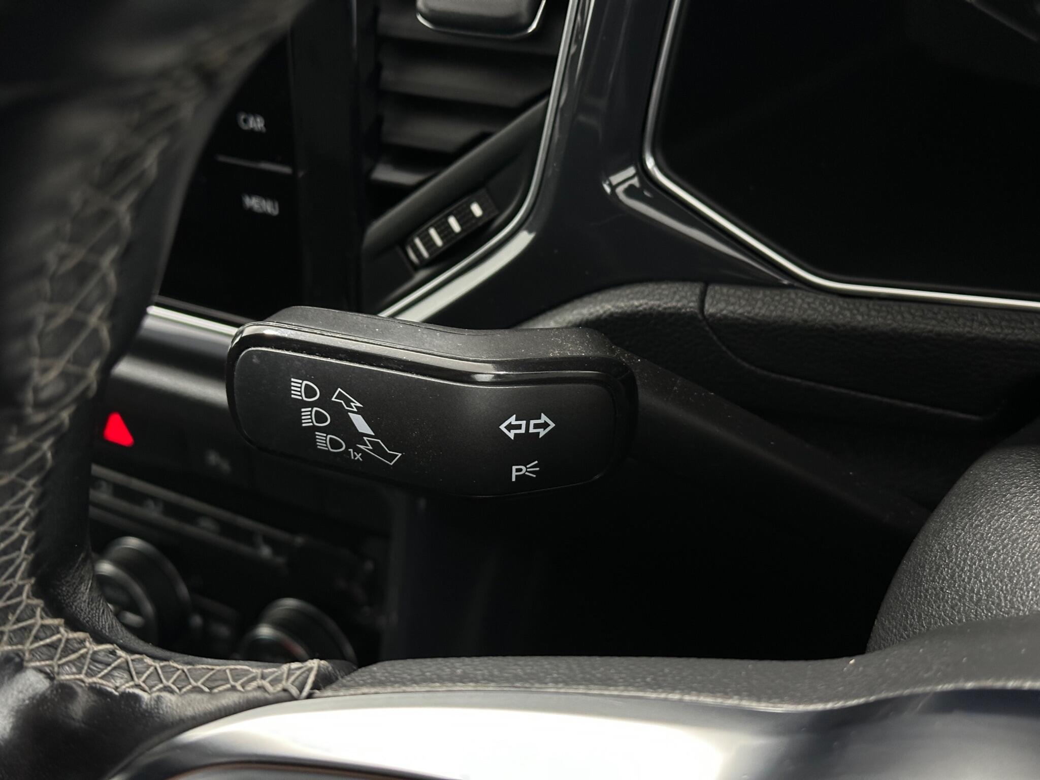 Volkswagen T-Roc view 14