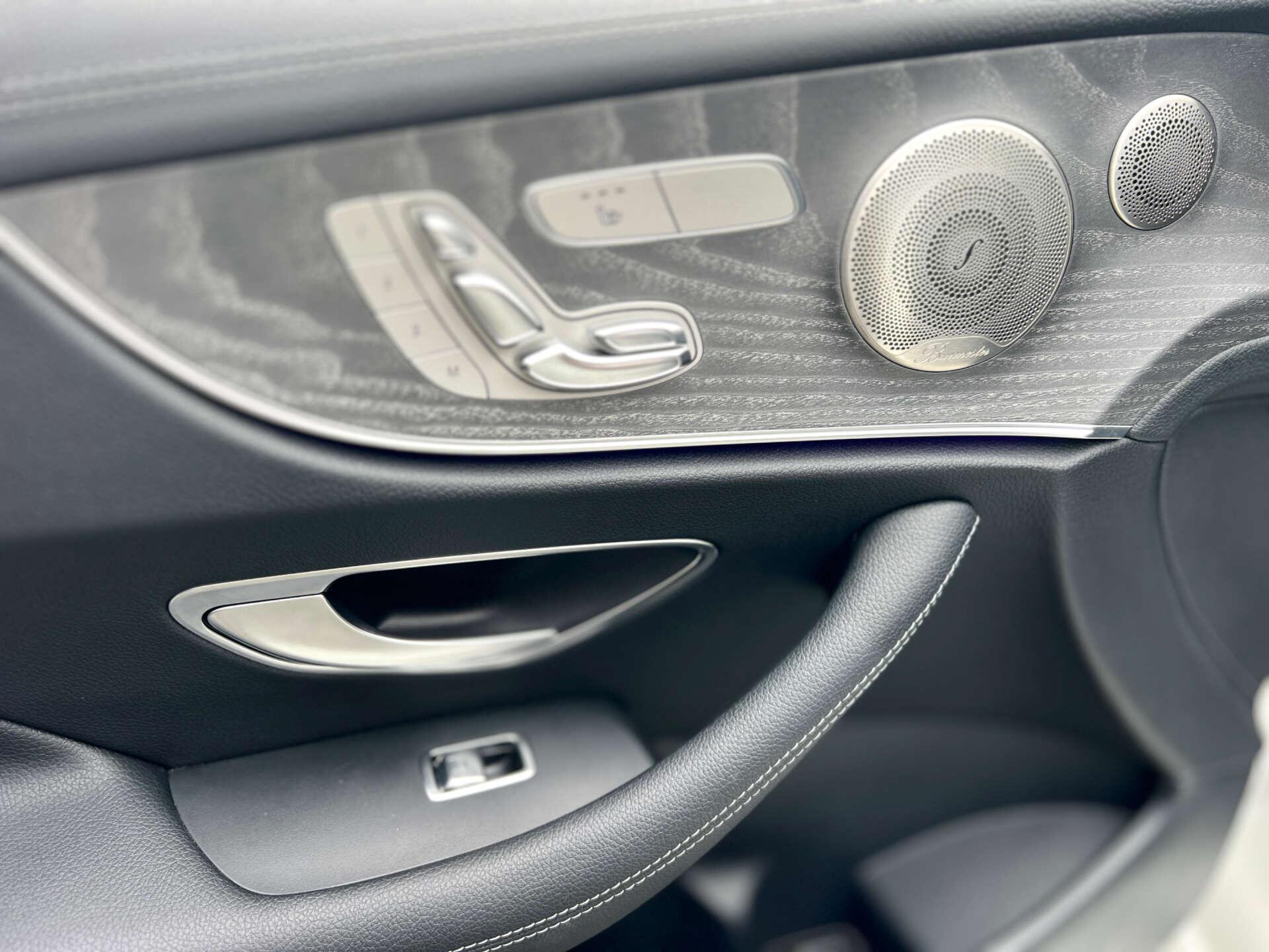 Mercedes-Benz E Class view 19