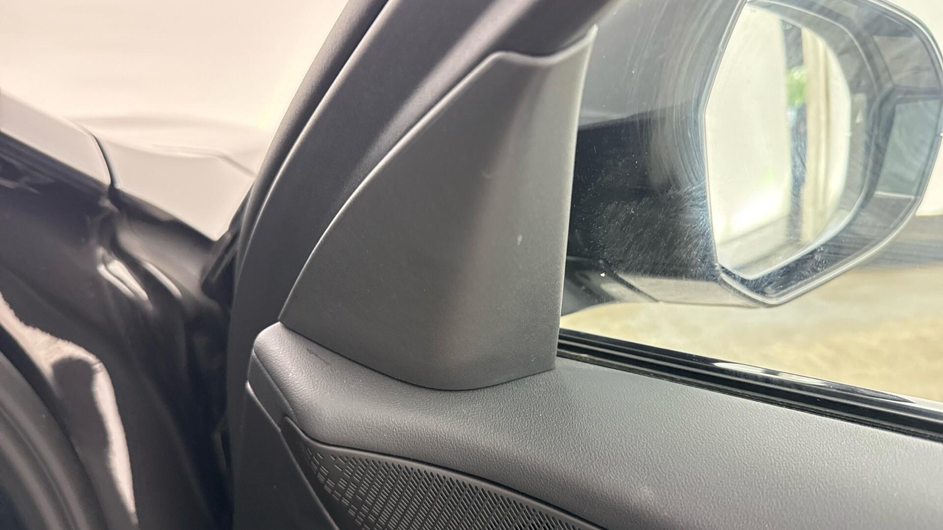 BMW 5 Series view 20