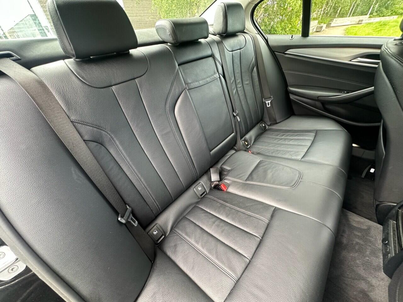 BMW 5 Series view 20