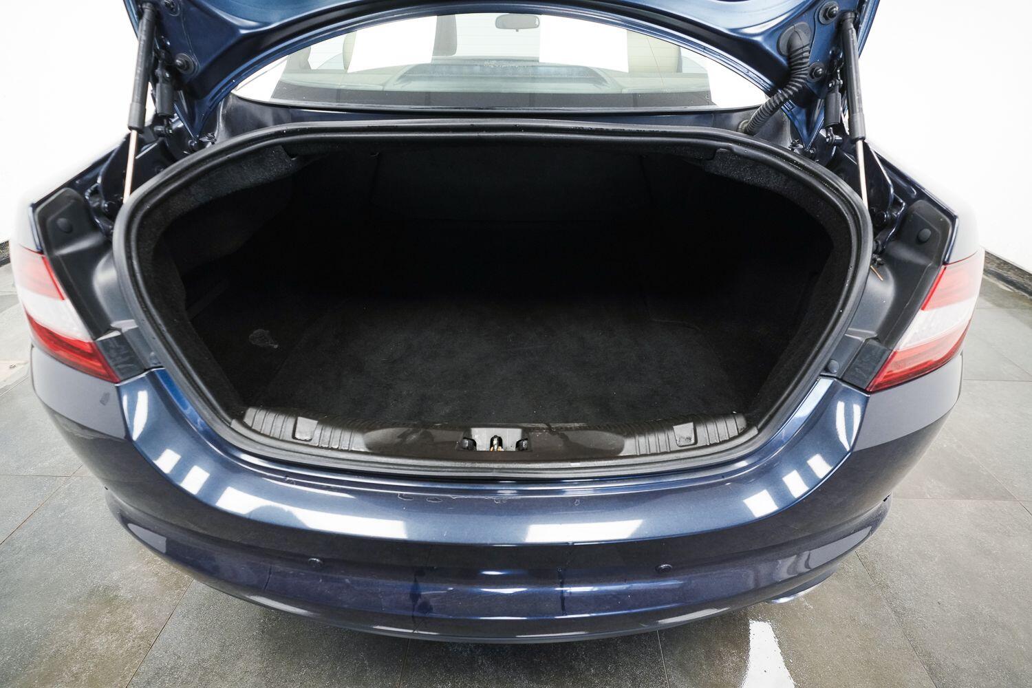 Jaguar XF view 9