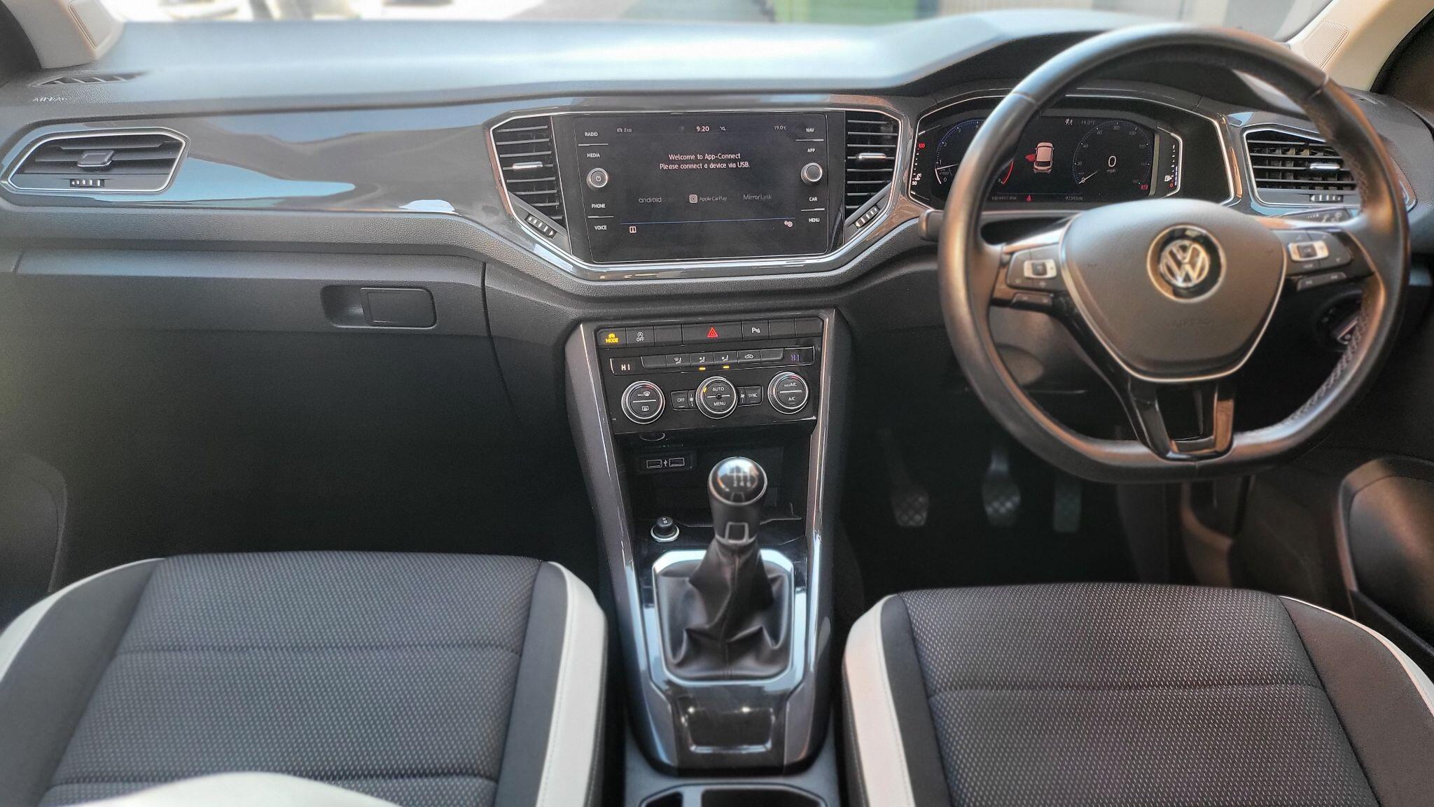 Volkswagen T-Roc view 11