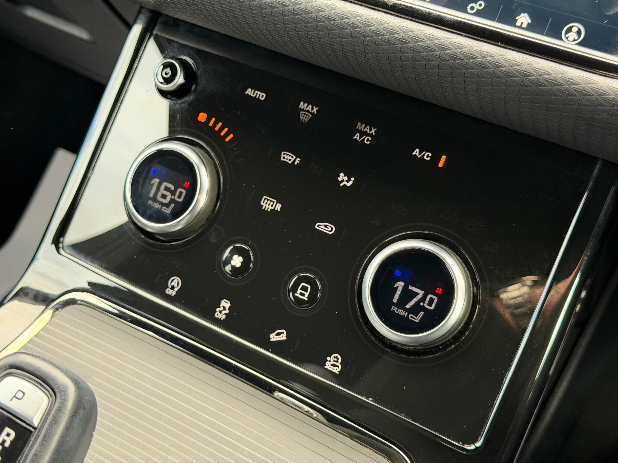 Land Rover Range Rover Evoque view 22