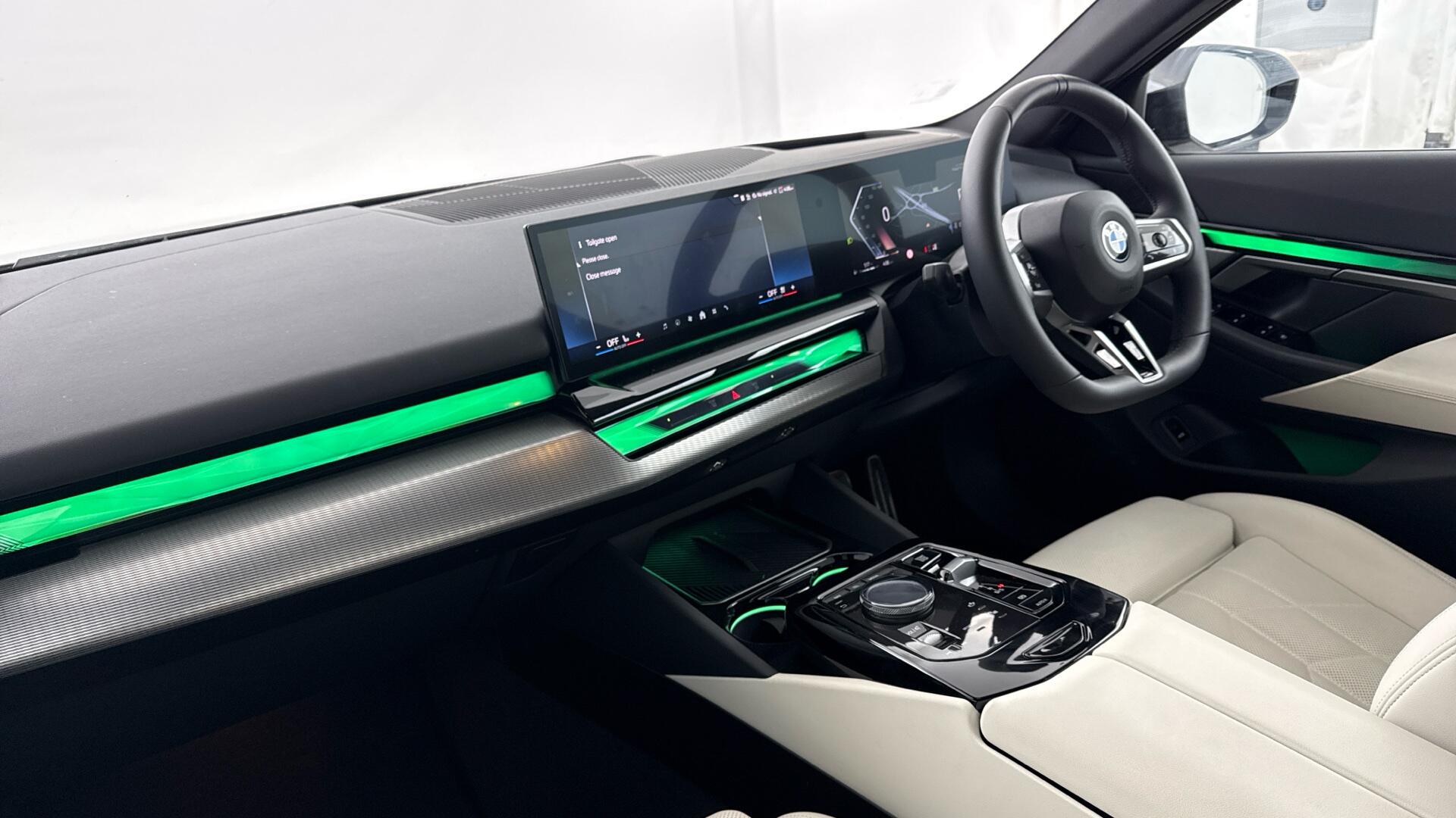 BMW 5 Series view 7