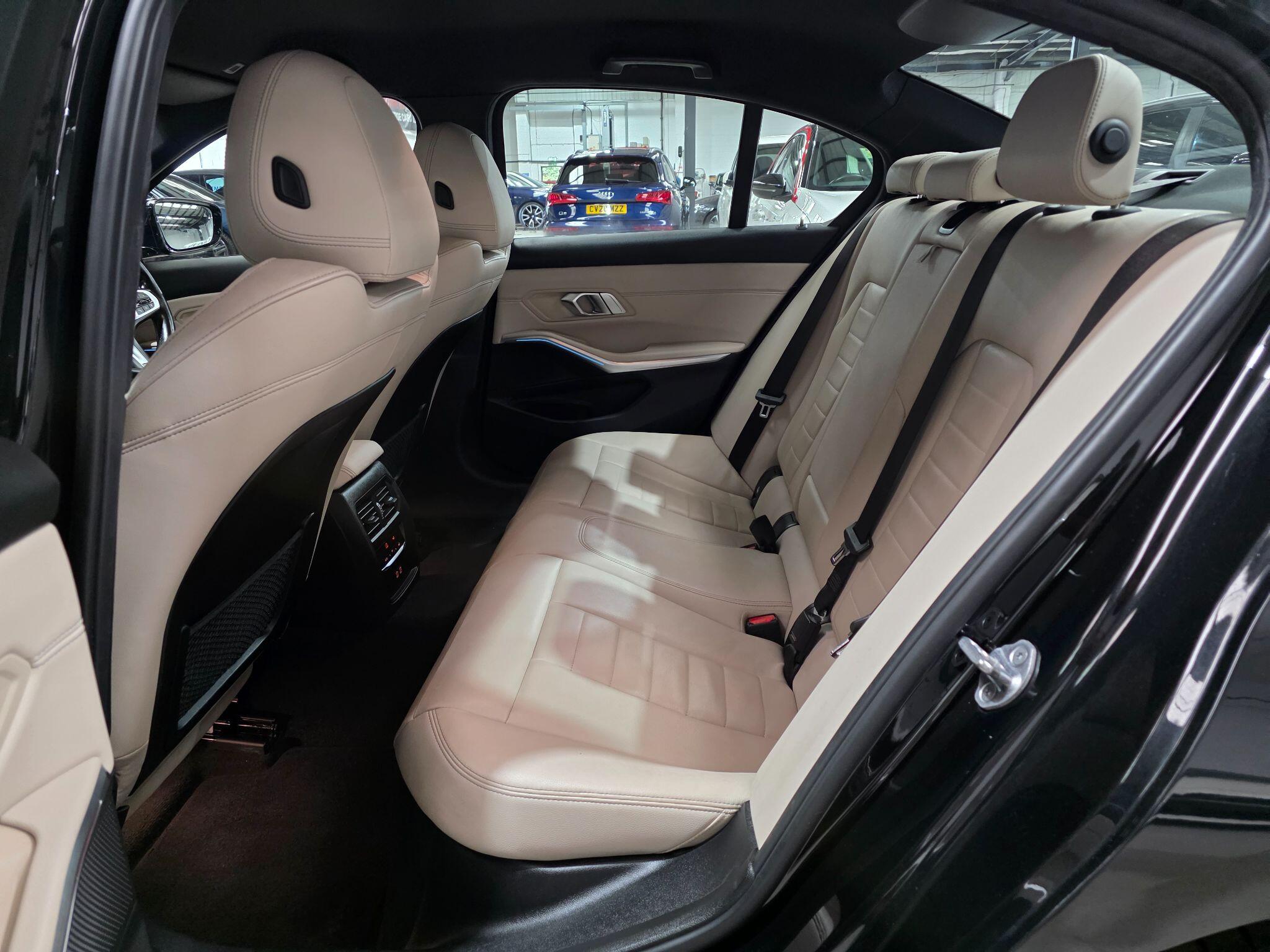 BMW 3 Series view 29