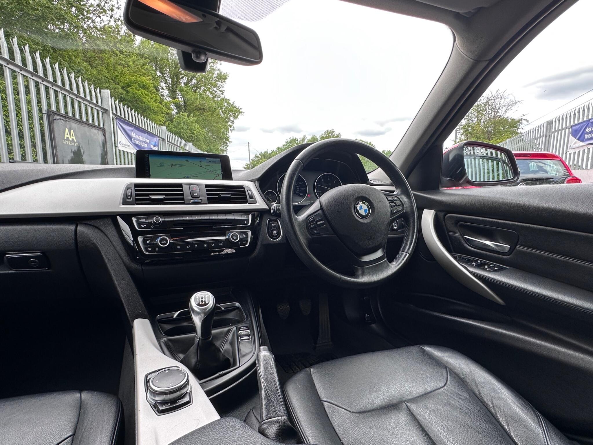 2015 BMW 3 Series image 25