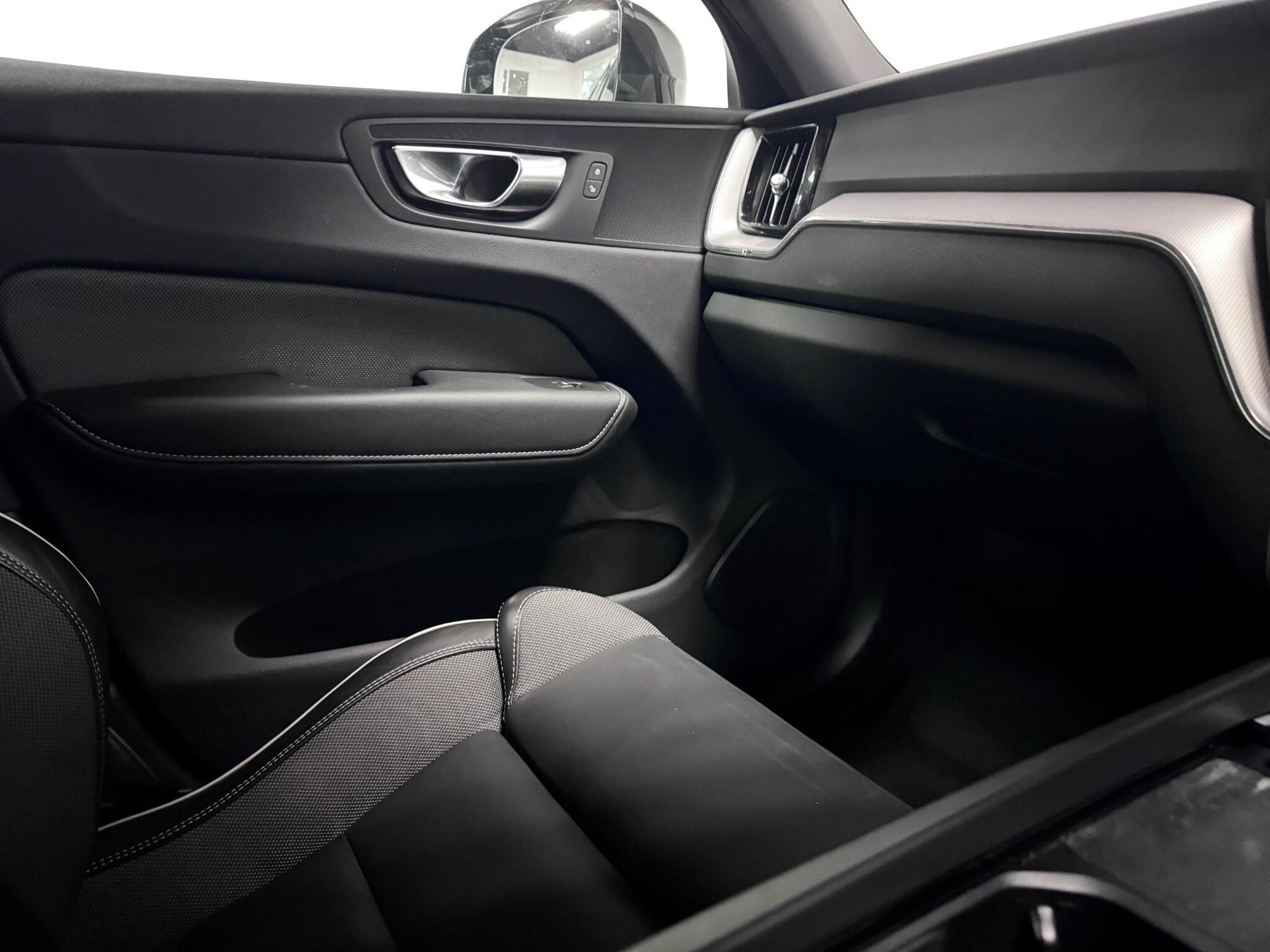 Volvo XC60 view 31
