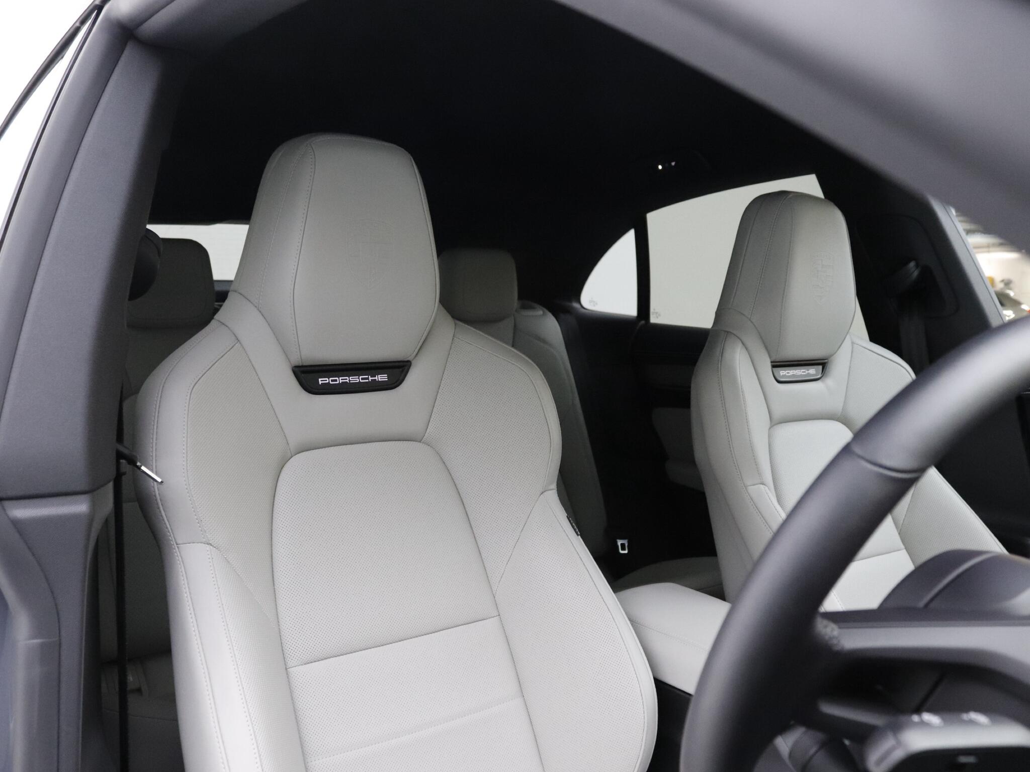 Porsche Macan view 33