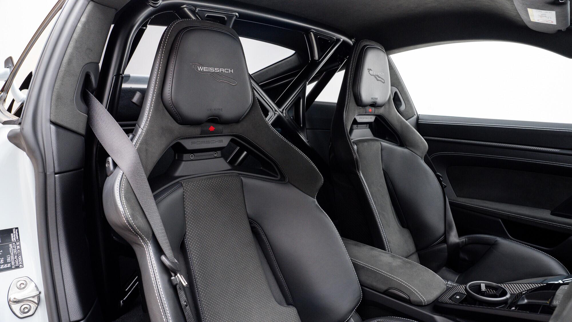 Porsche 911 view 6