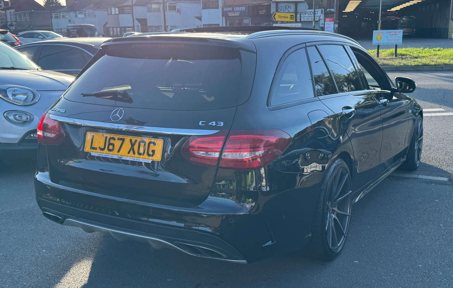 Mercedes-Benz C-Class view 22