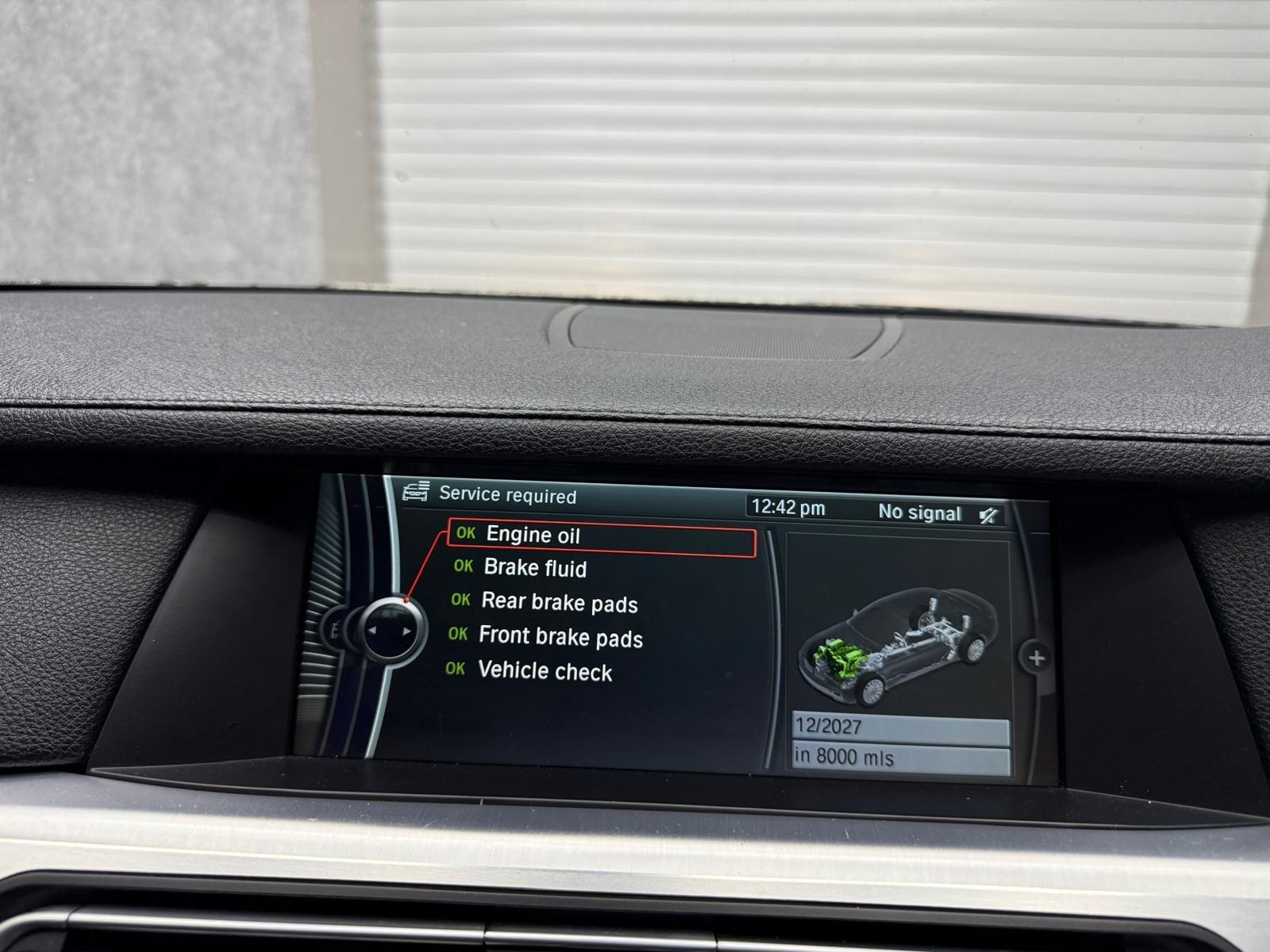 BMW 7 Series view 14