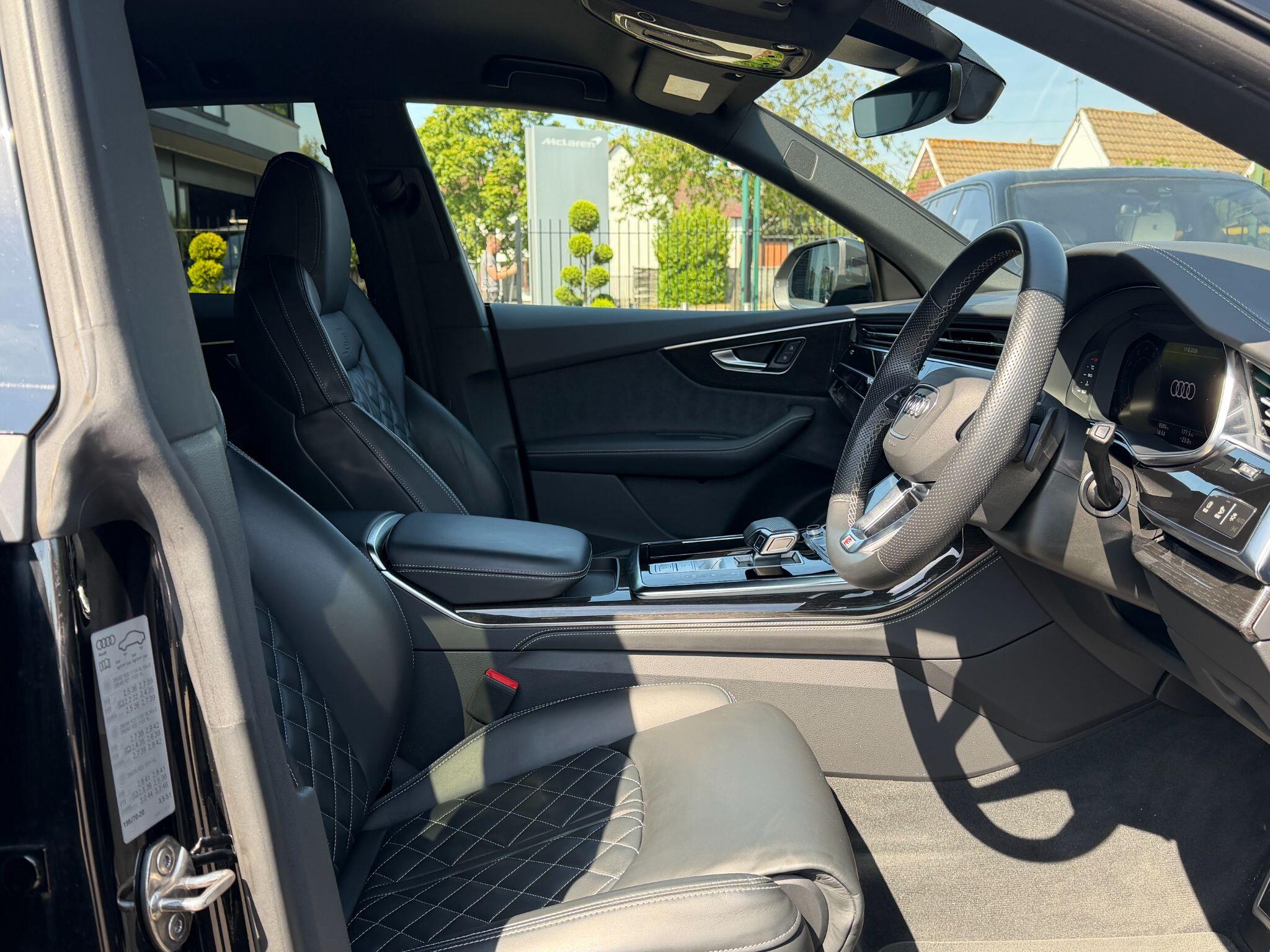 Audi SQ8 view 13