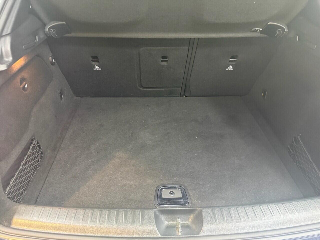 Mercedes-Benz Gla view 39