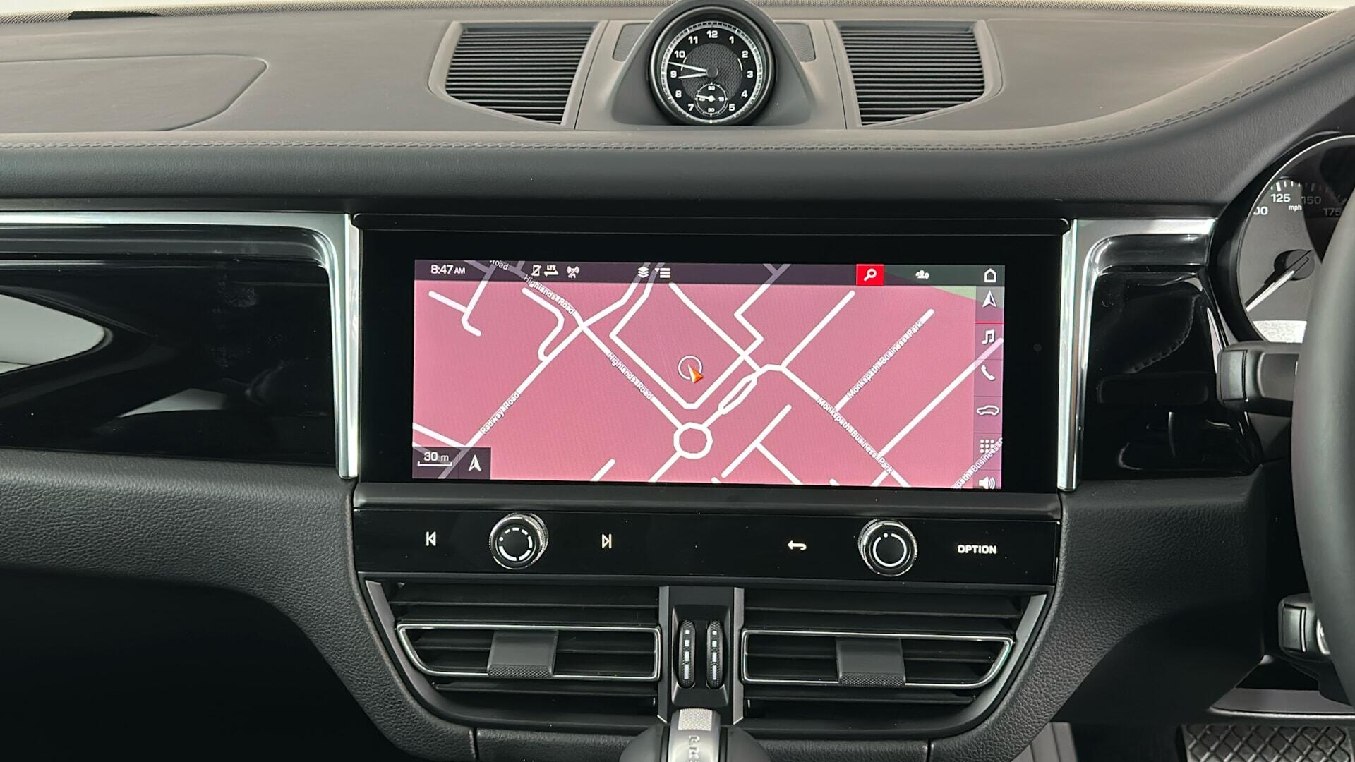 Porsche Macan view 28