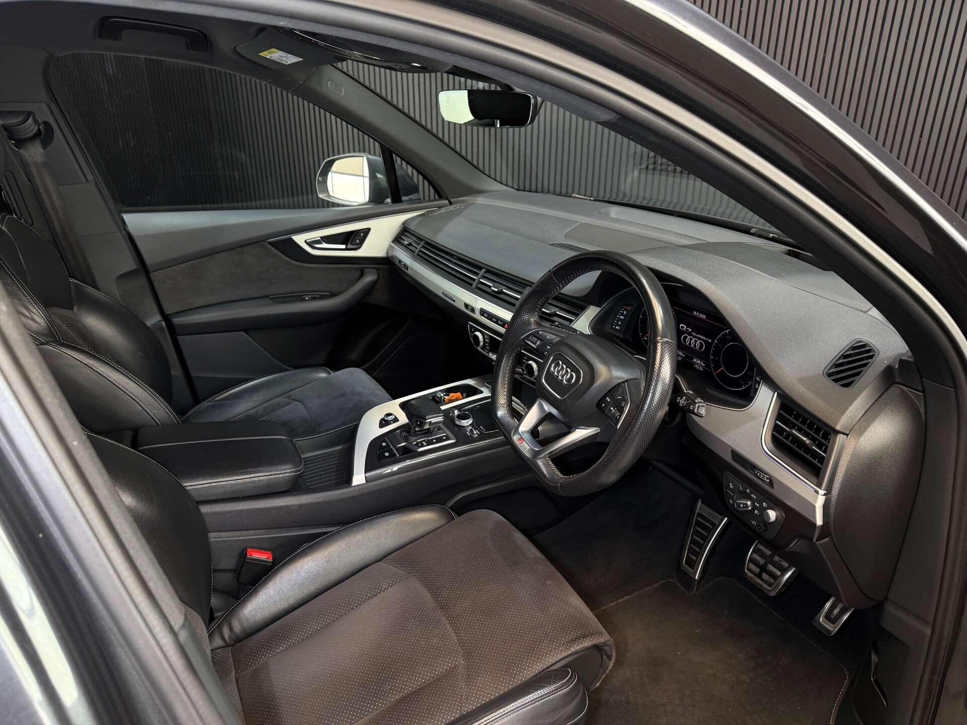 Audi Q7 view 19