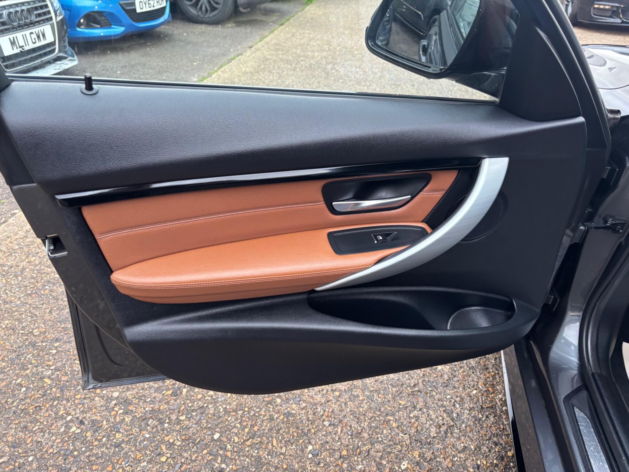 BMW 3 Series view 40