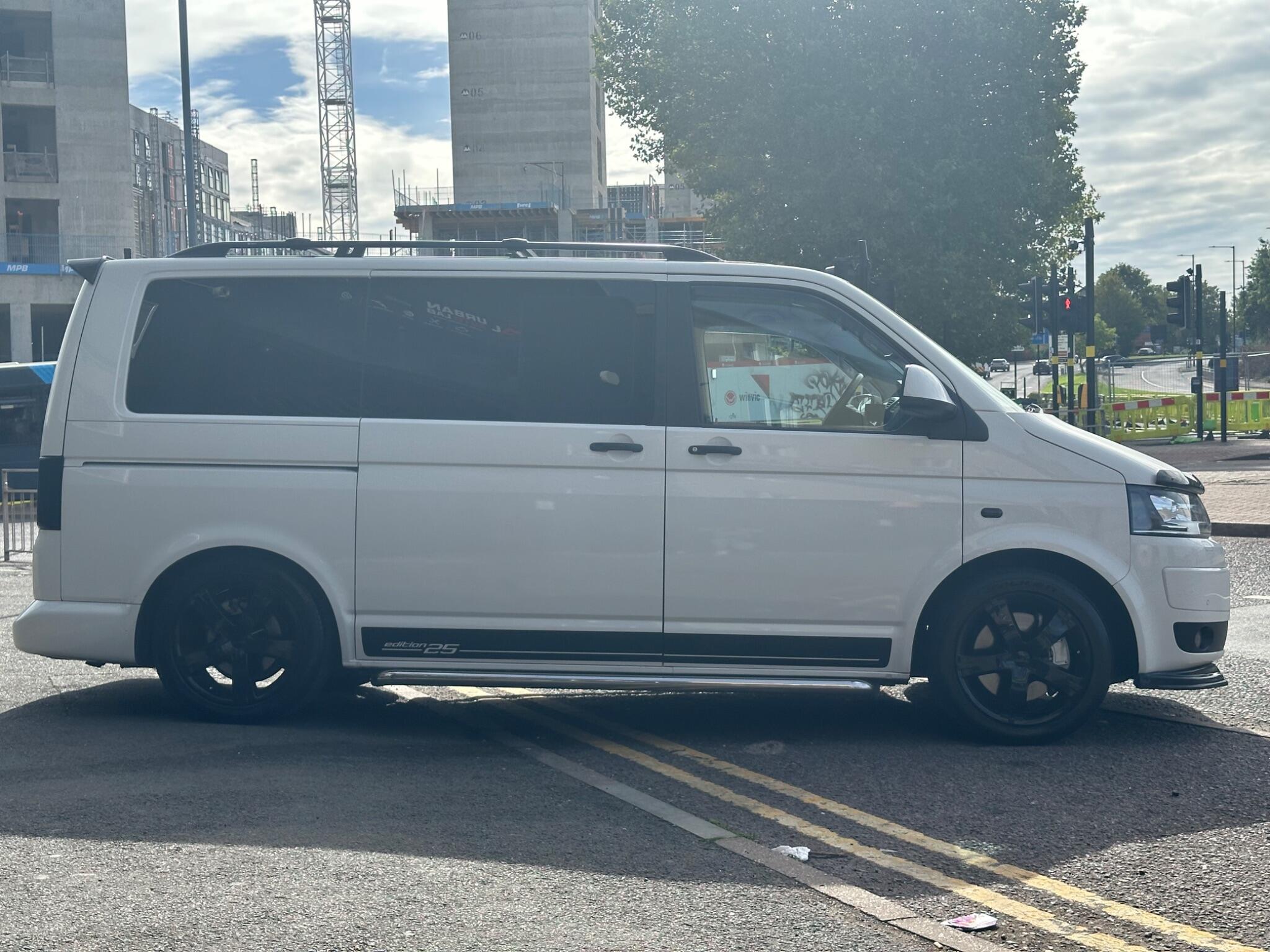 Volkswagen Caravelle view 5
