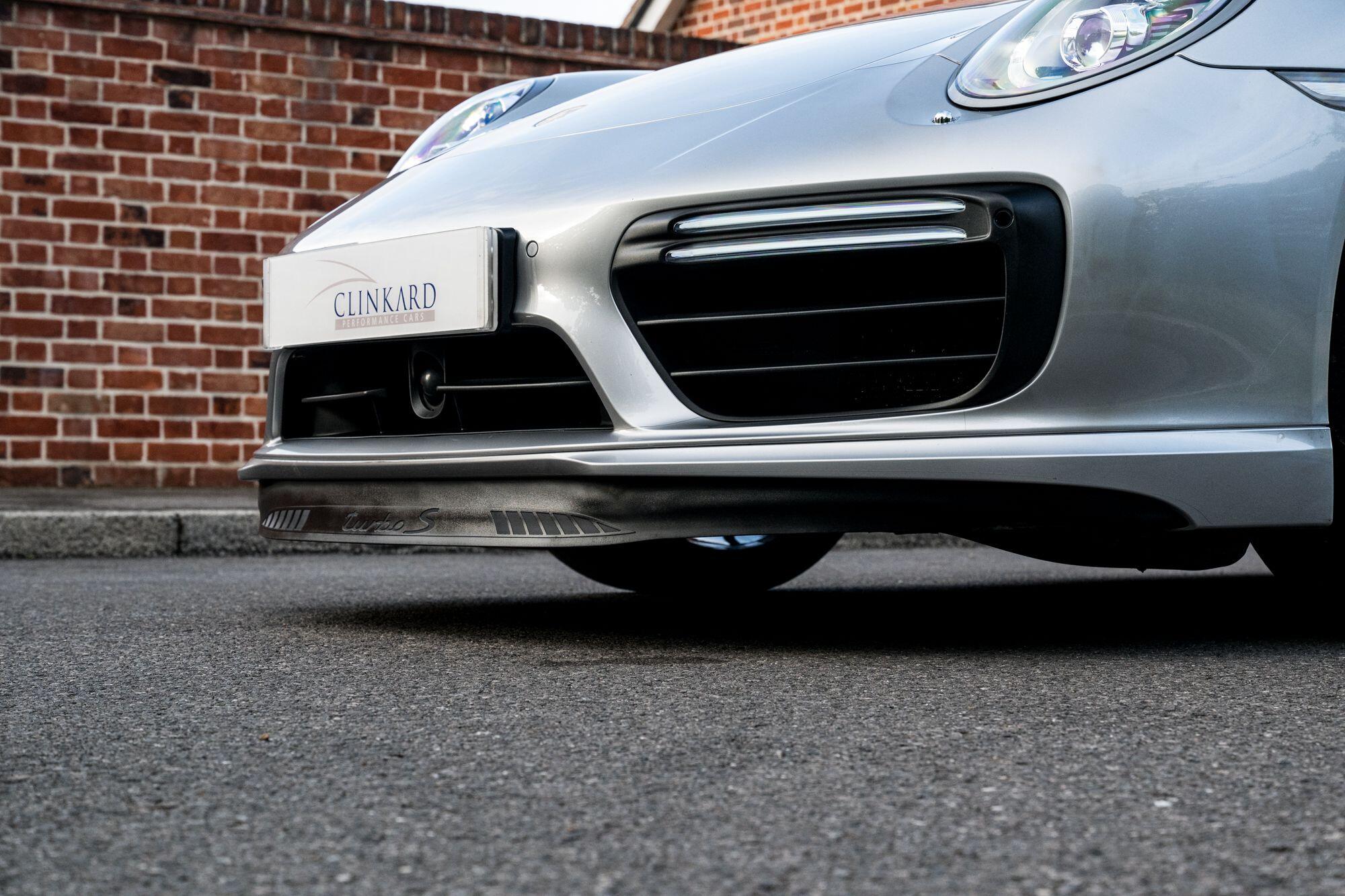 Porsche 911 view 38