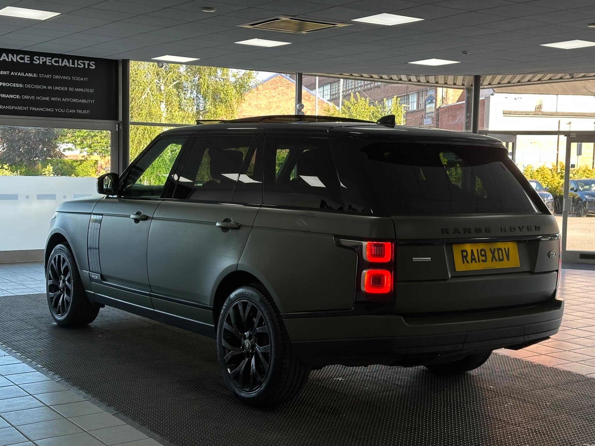 Land Rover Range Rover view 9