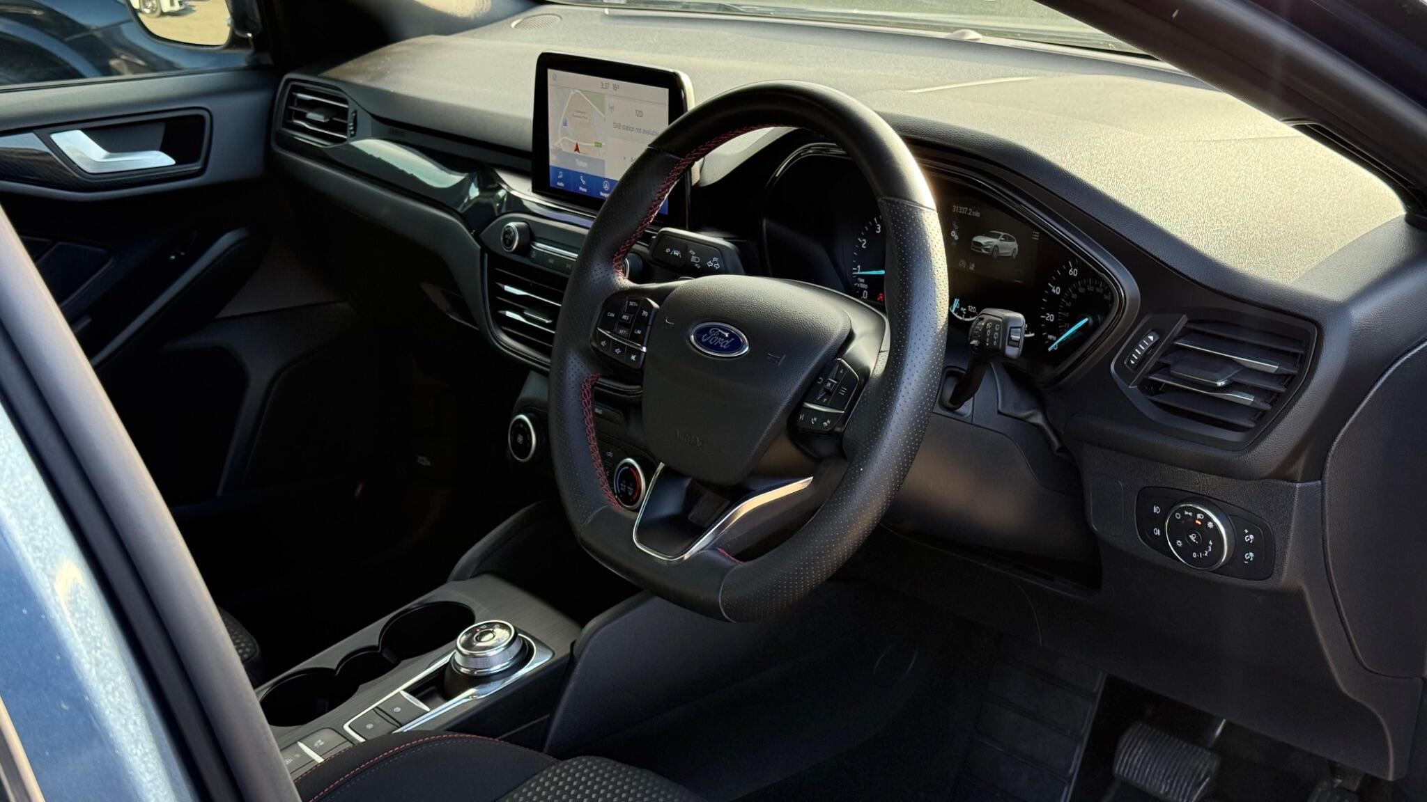 Ford Focus view 22
