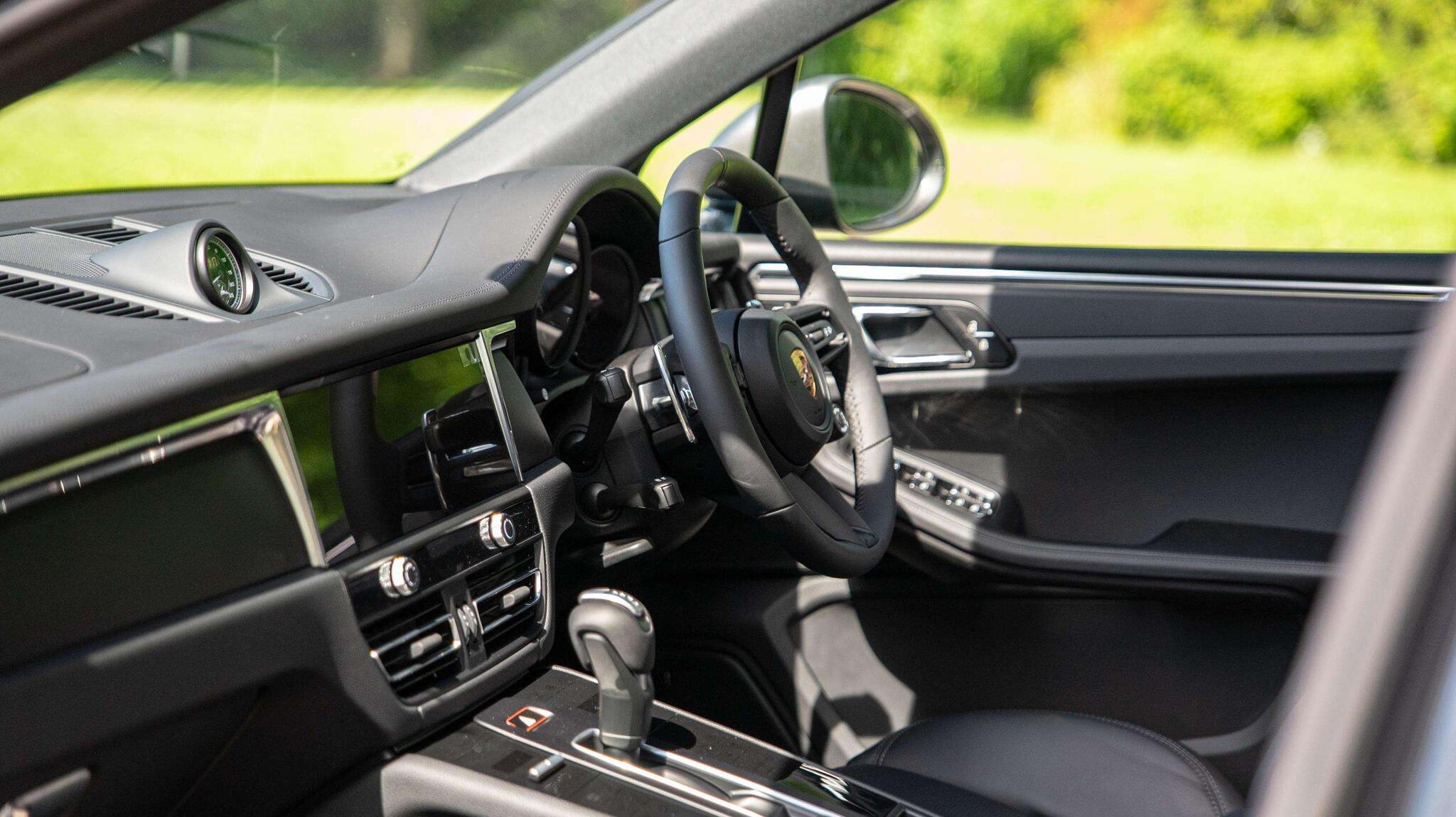 Porsche Macan view 34