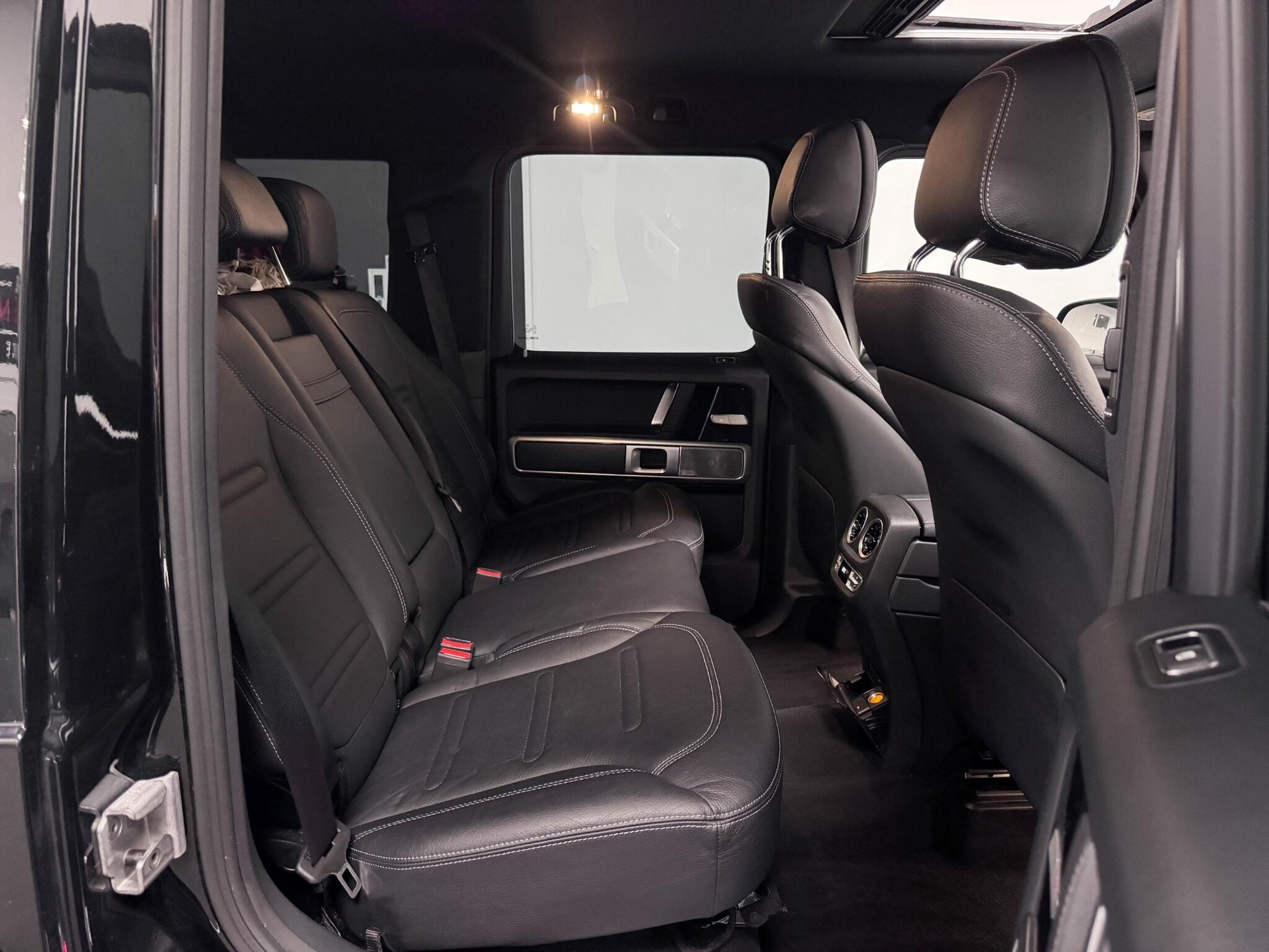 Mercedes-Benz G-Class view 28