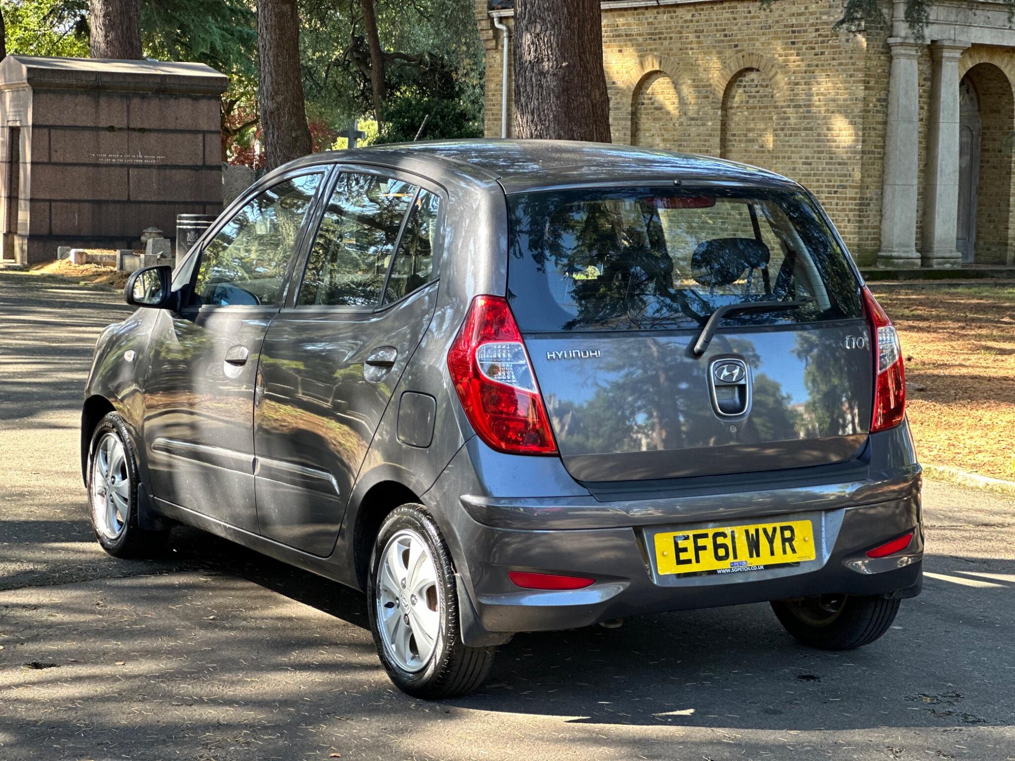 Hyundai i10 view 4