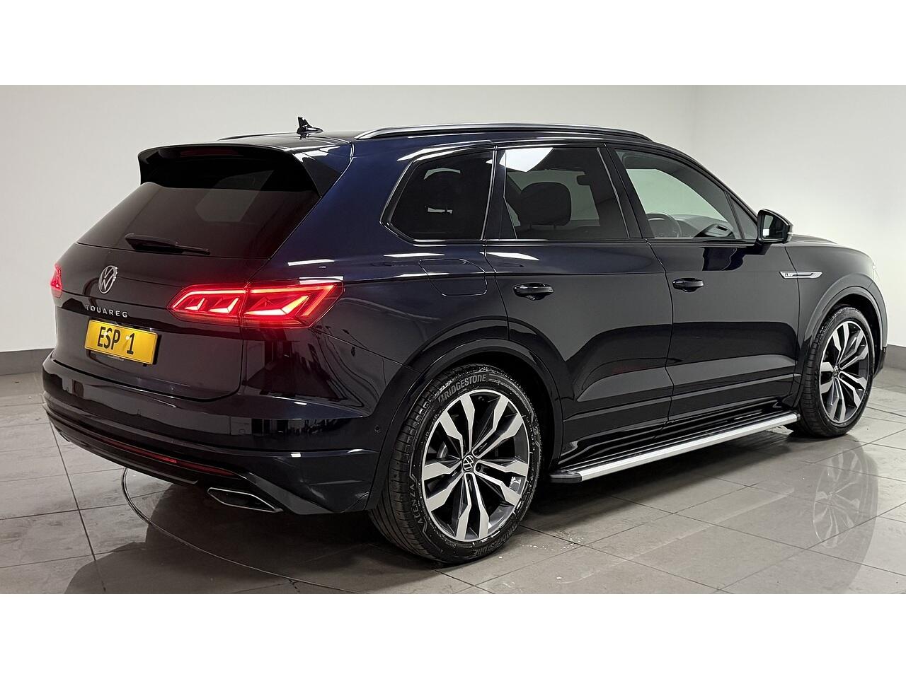 Volkswagen Touareg view 8