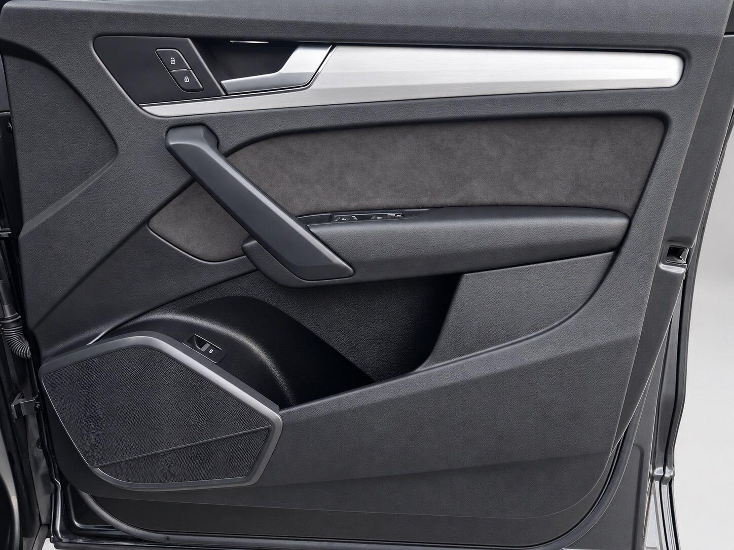 Audi Q5 view 16