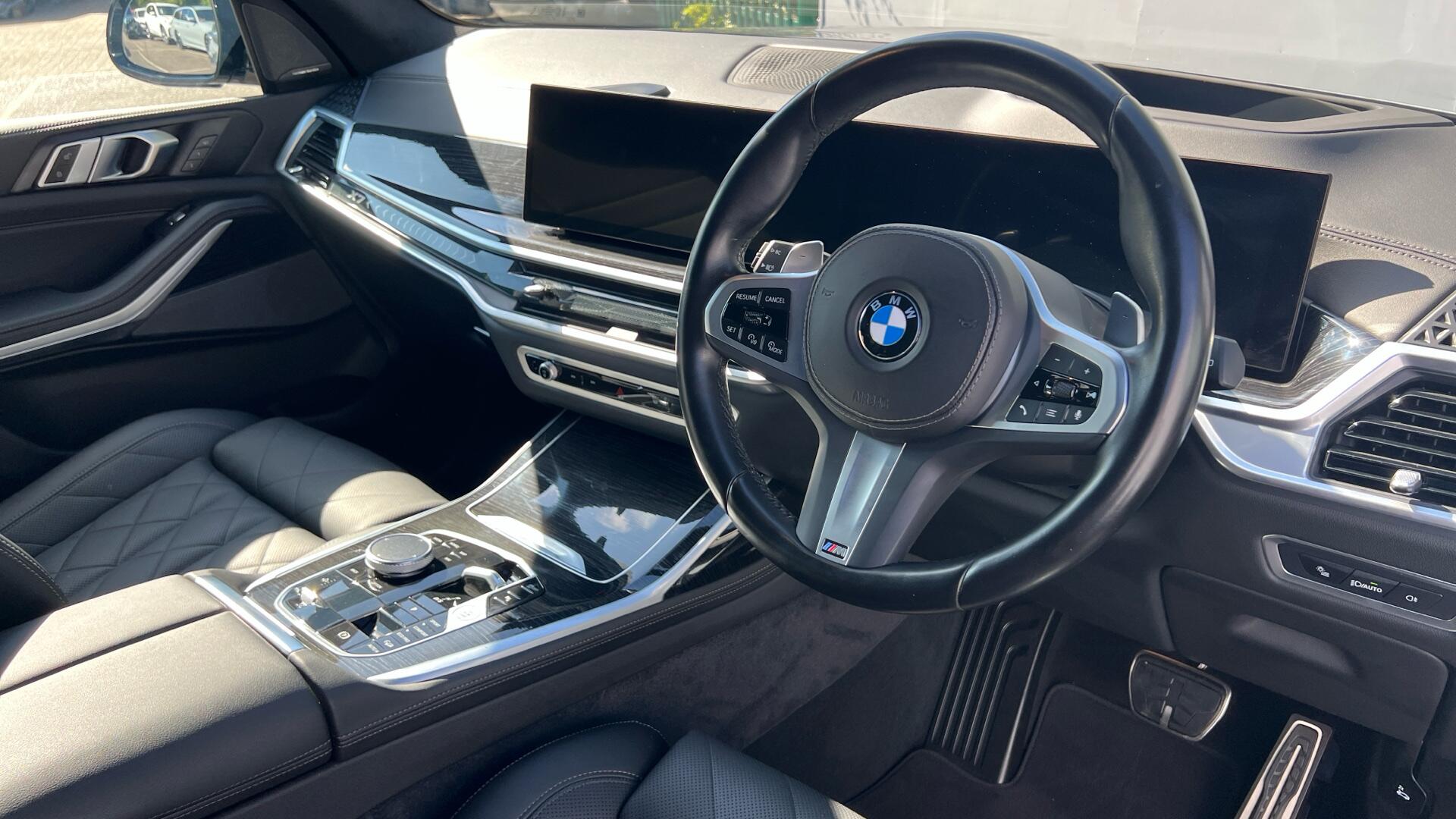 BMW X7 view 6